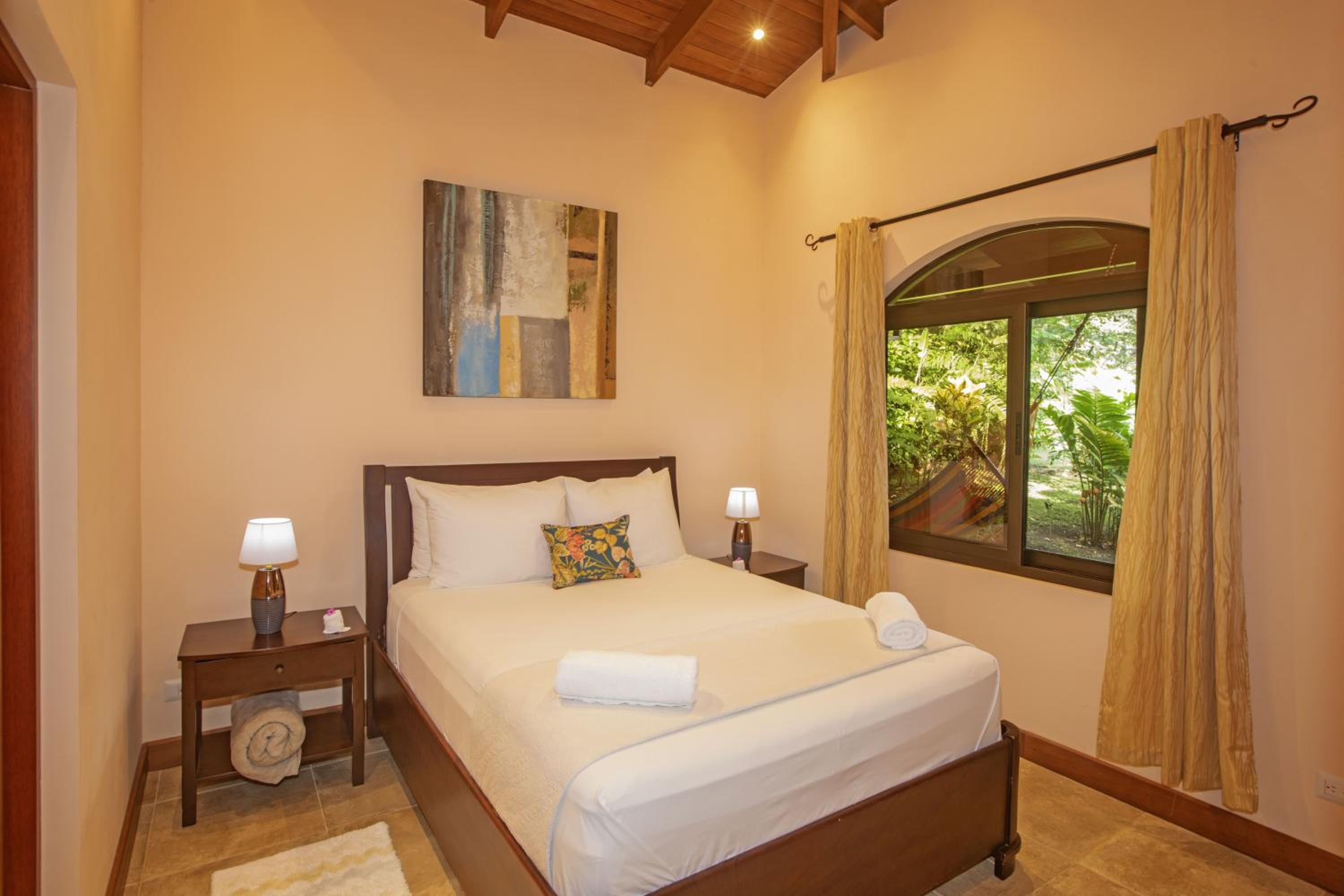 "Hana's Celeste Retreat" Large Modern Villa Sleeps 6 on 20 Acres of Nature! view 4