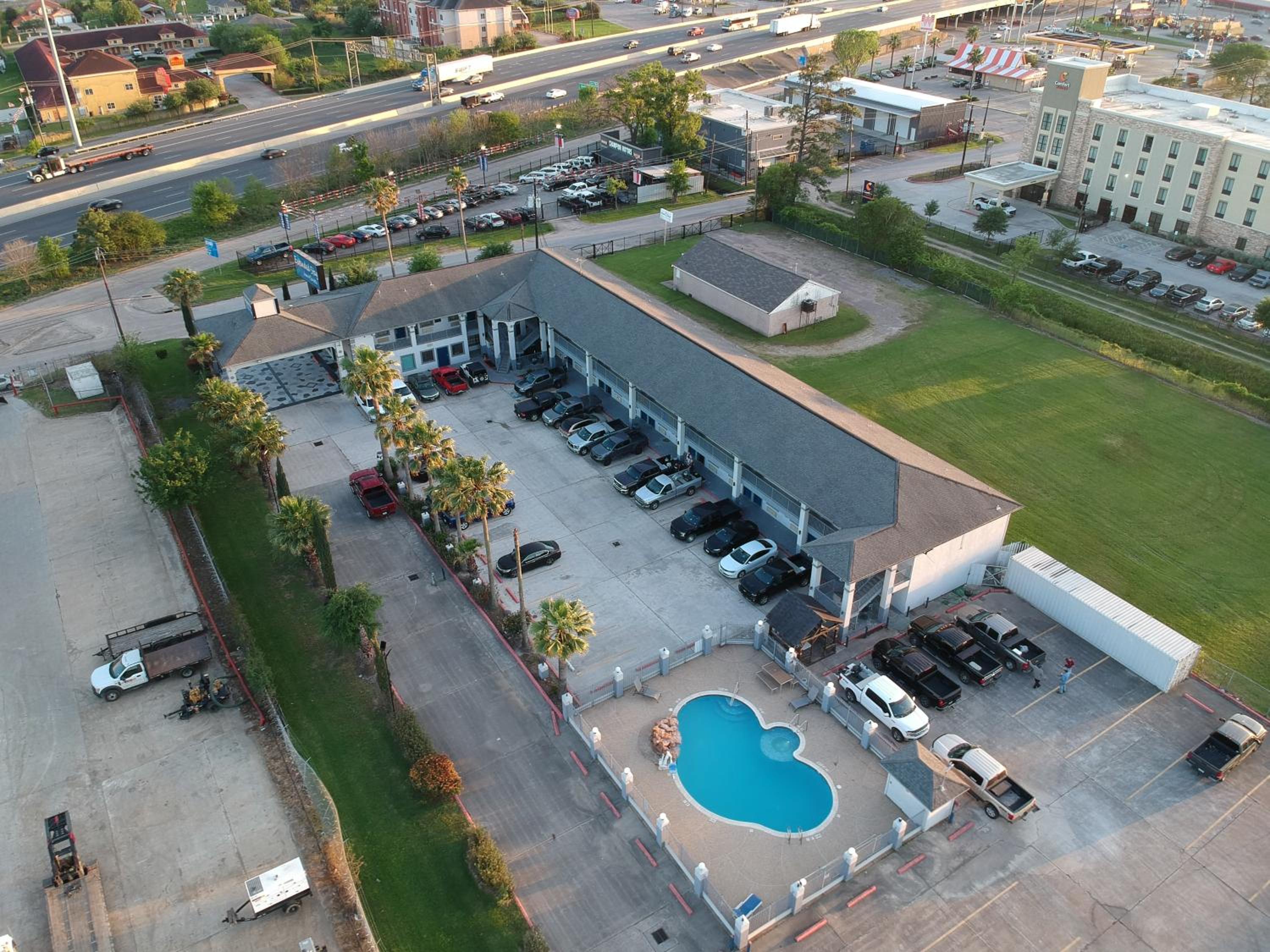 Sunrise Inn & Suites view 3