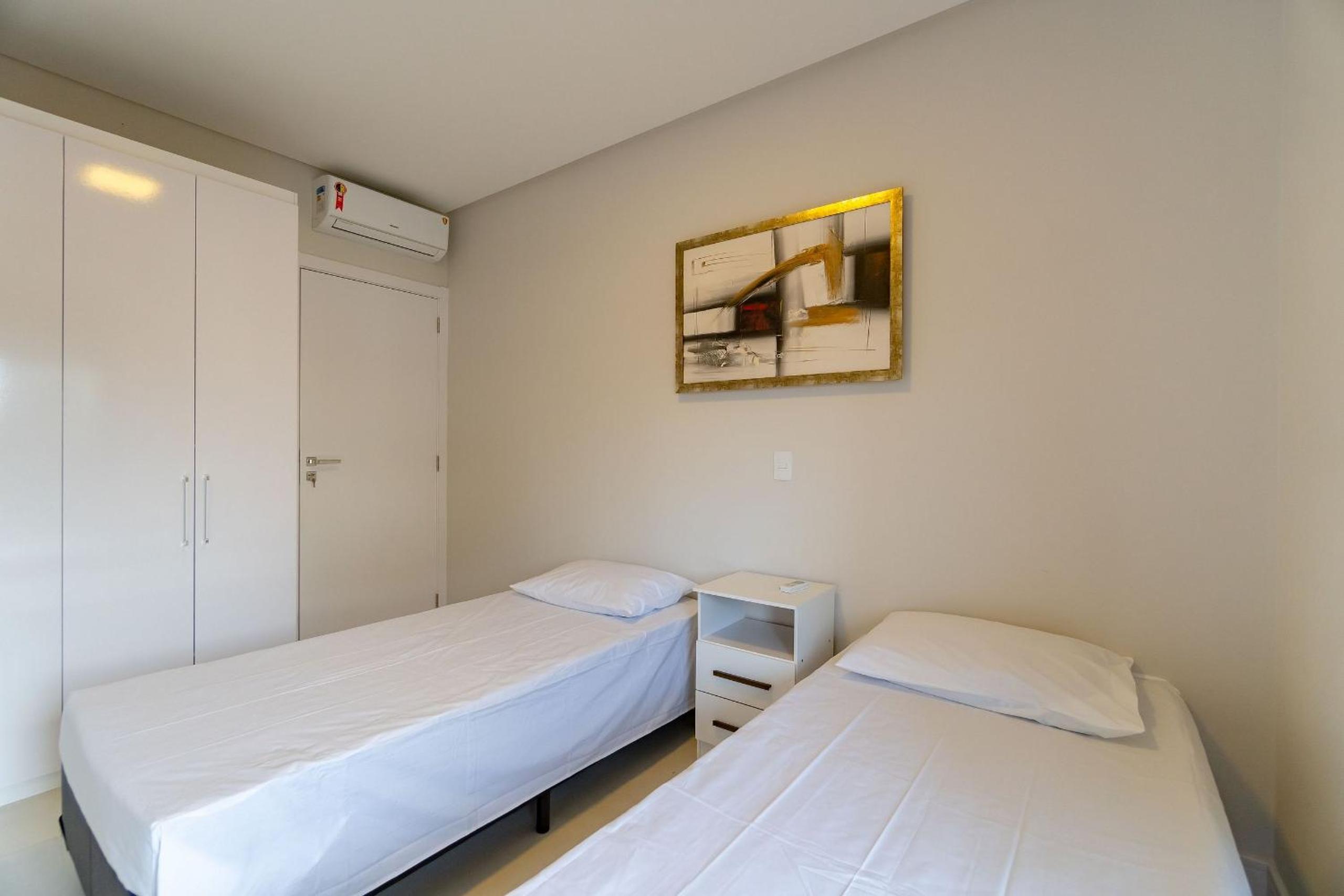 Elegante Apartamento no Centro de Bombinhas, 200m da Praia
