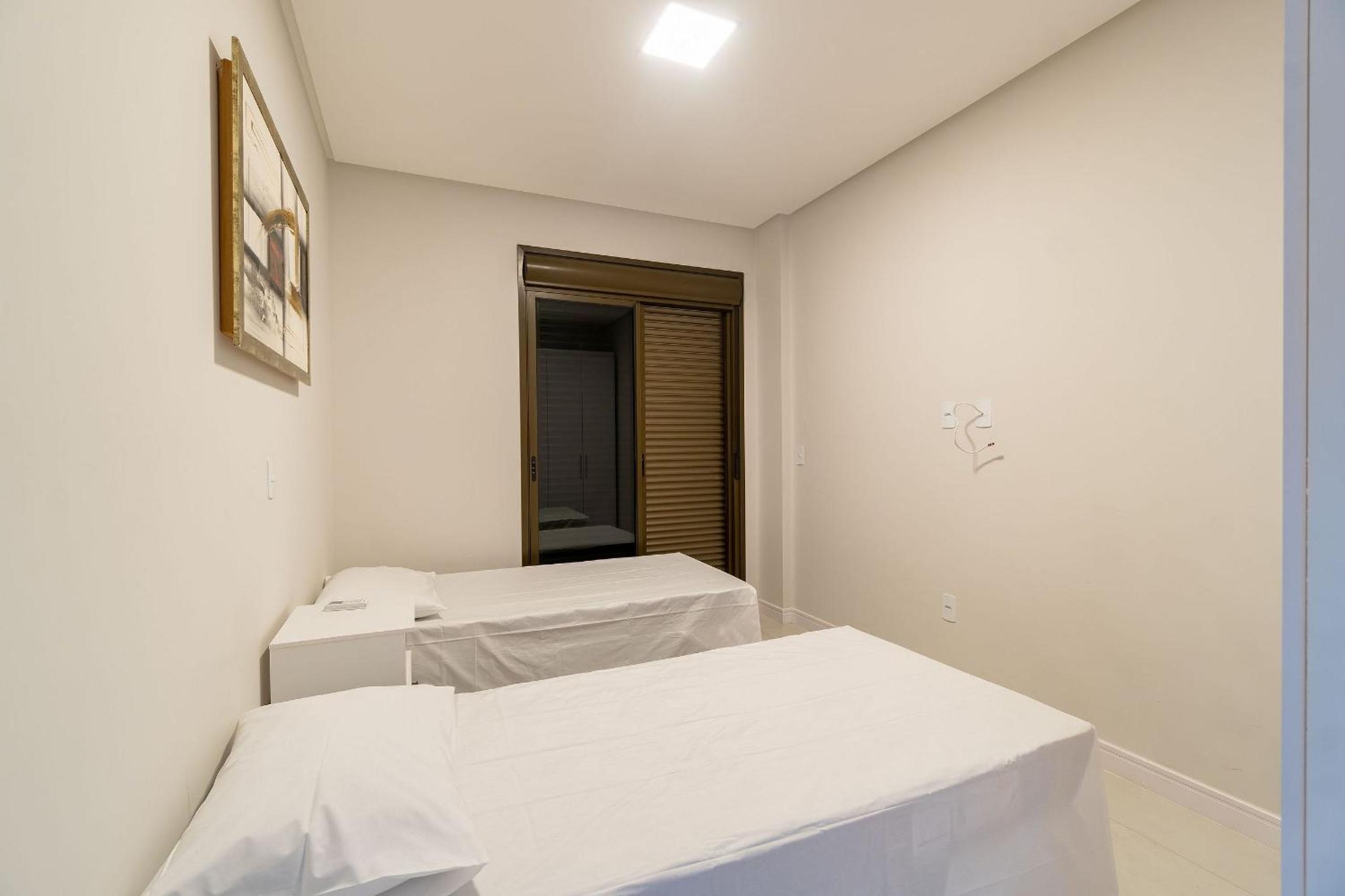 Elegante Apartamento no Centro de Bombinhas, 200m da Praia