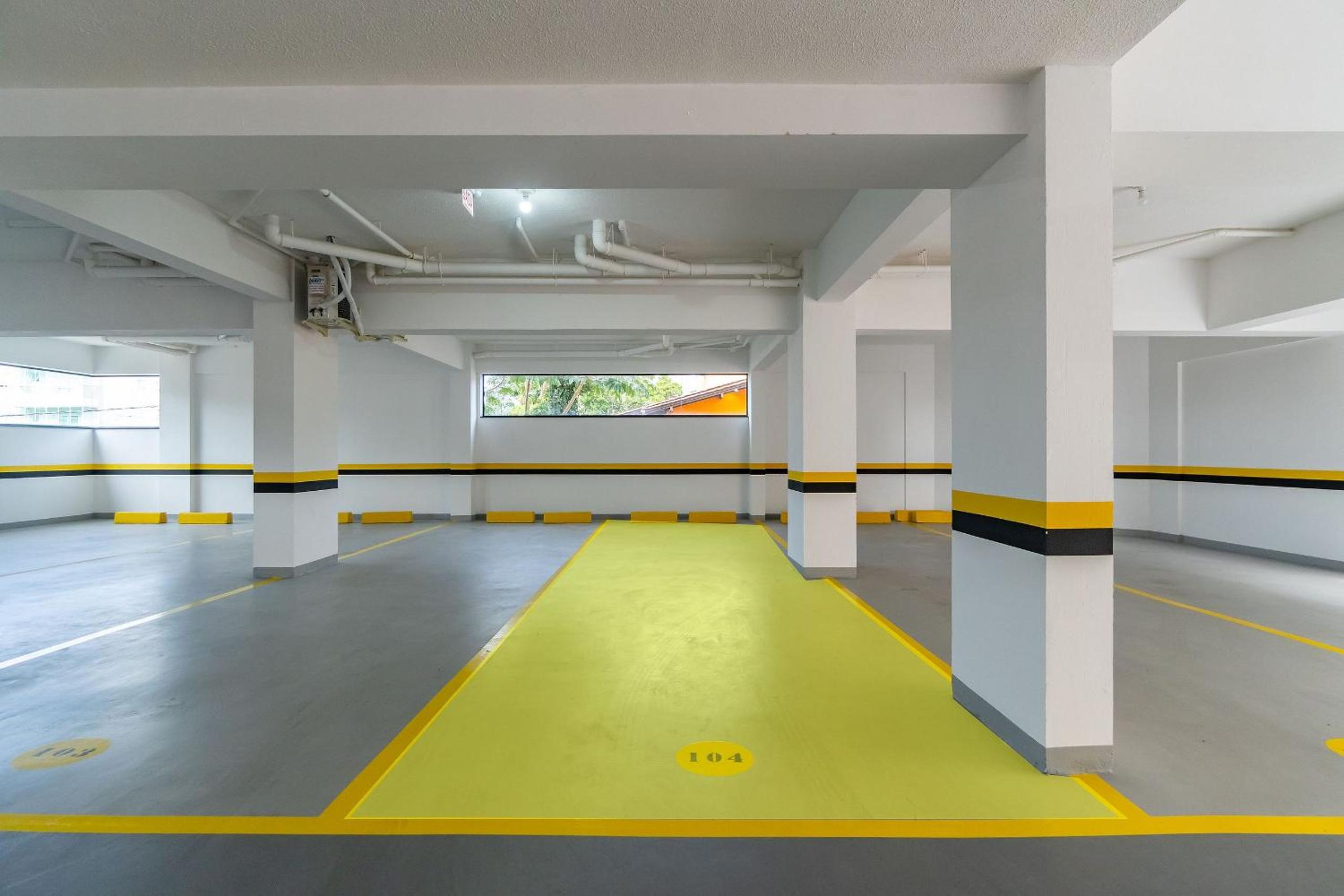 Elegante Apartamento no Centro de Bombinhas, 200m da Praia