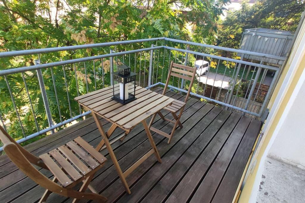 Modern Studio08 with big balcony in the Neustadt