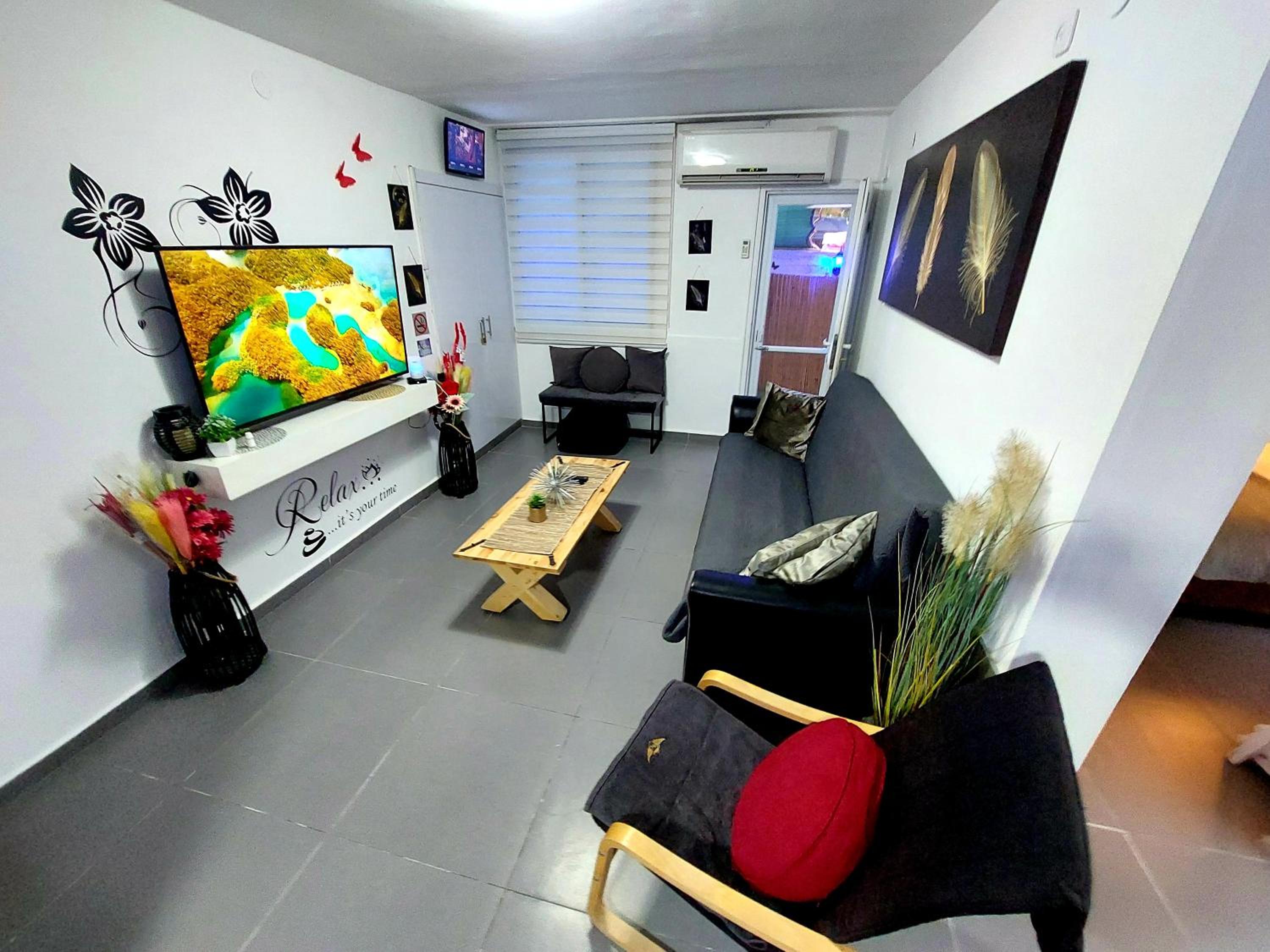 AN golden suite view 2