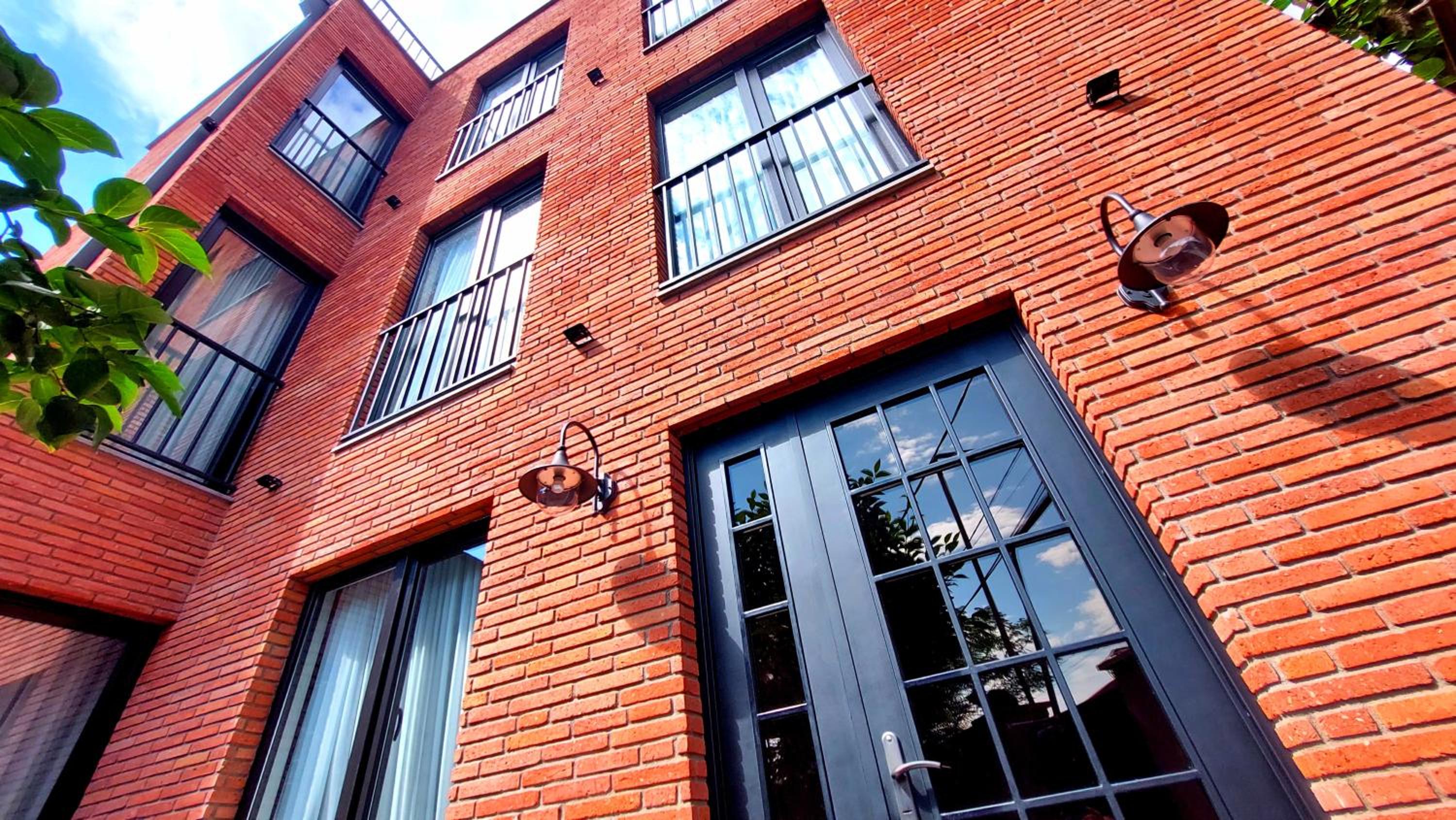 Hotel Falcon Boutique Hotel - Image 1