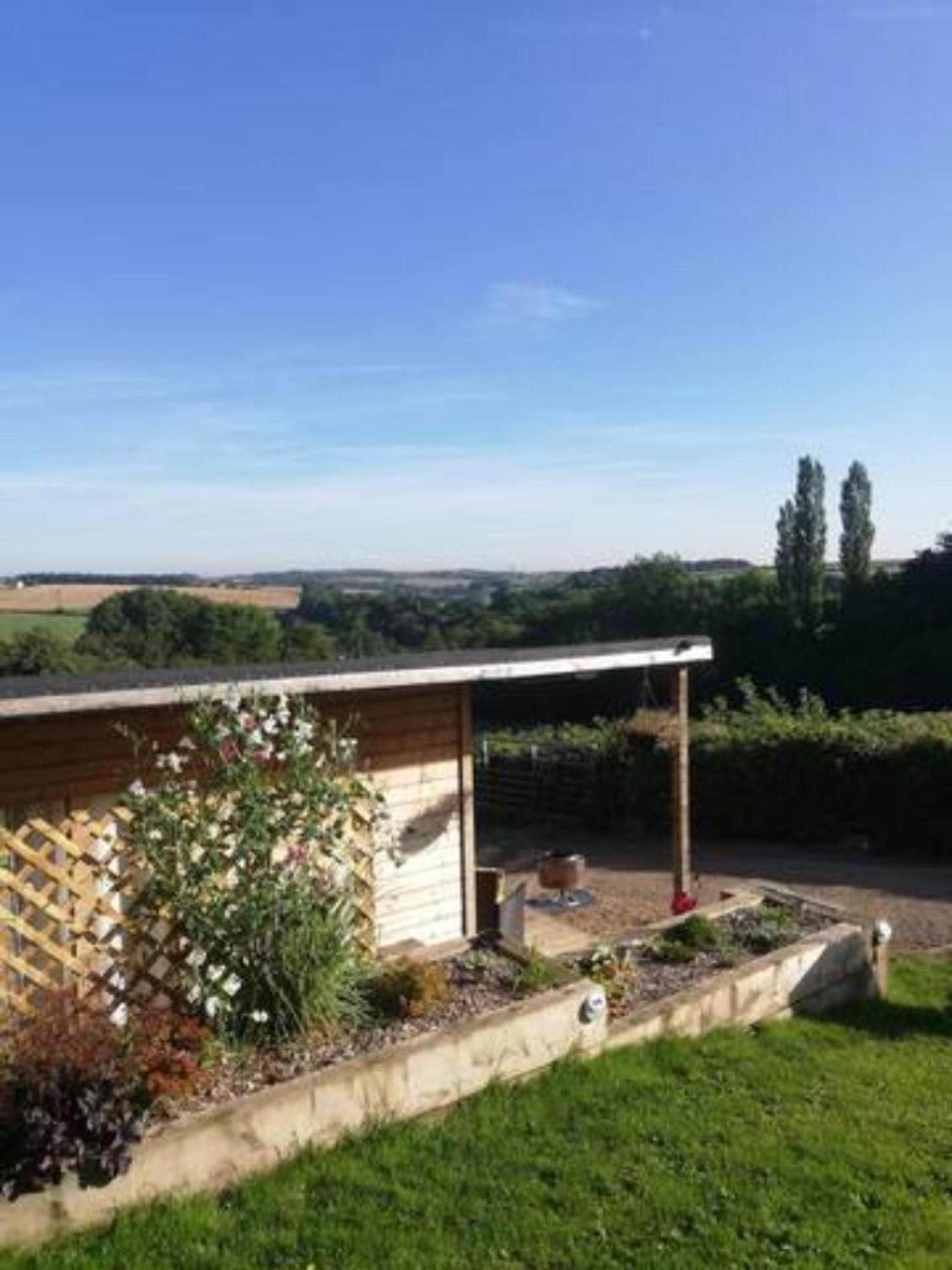Peaceful Cabin in Skegby -Sleeps2- Fire Pit view 5
