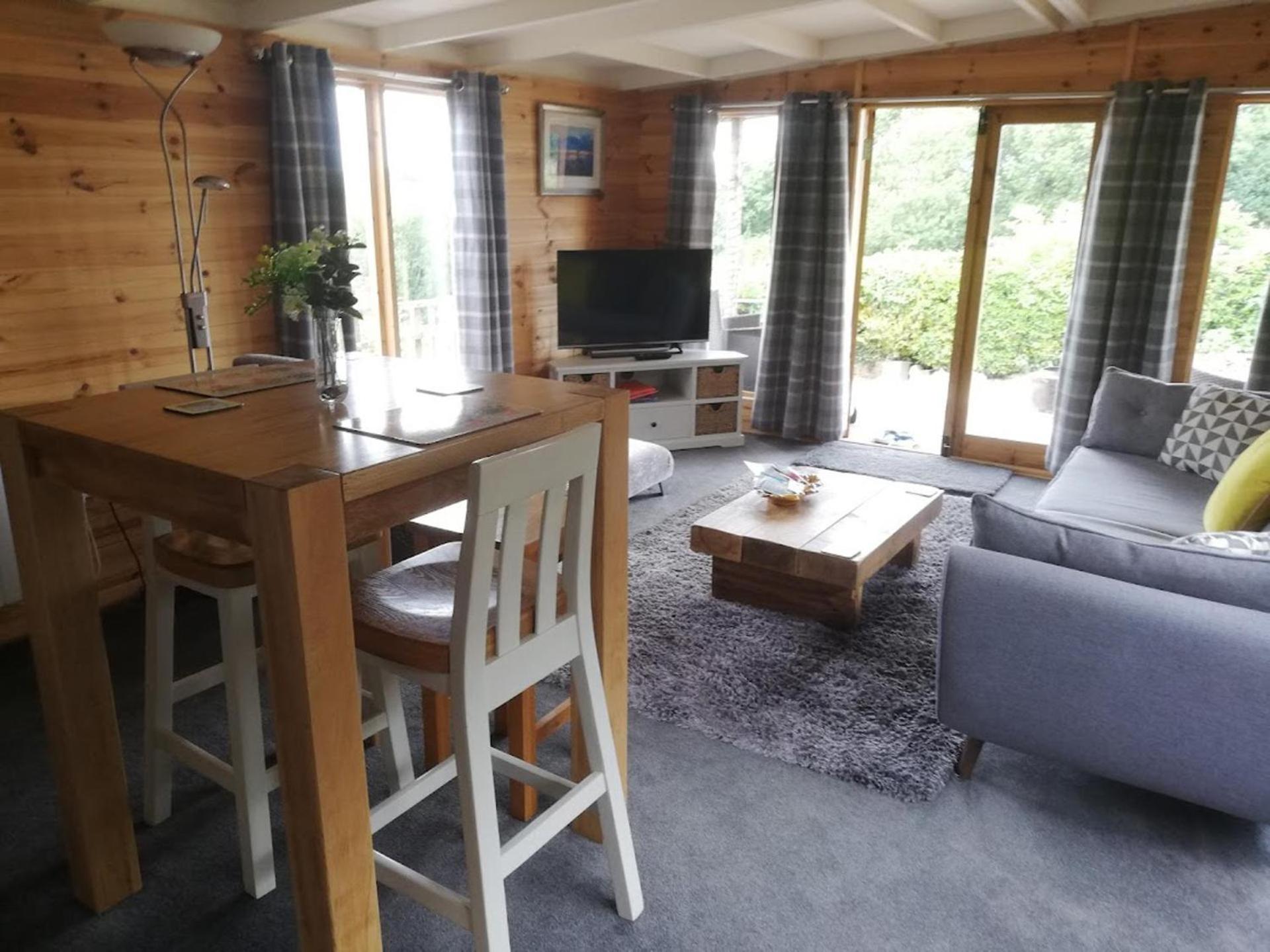 Peaceful Cabin in Skegby -Sleeps2- Fire Pit view 3
