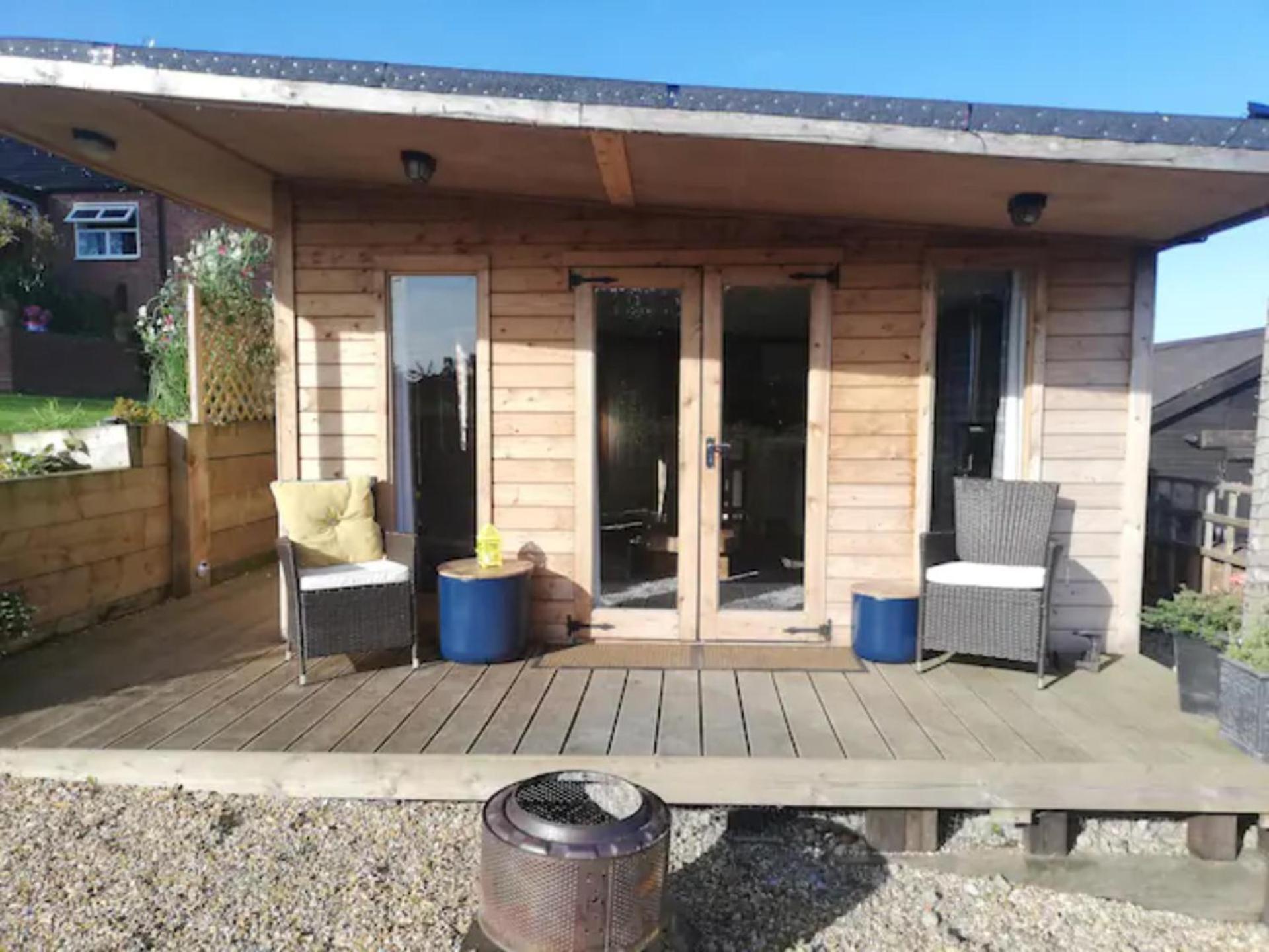 Peaceful Cabin in Skegby -Sleeps2- Fire Pit view 2