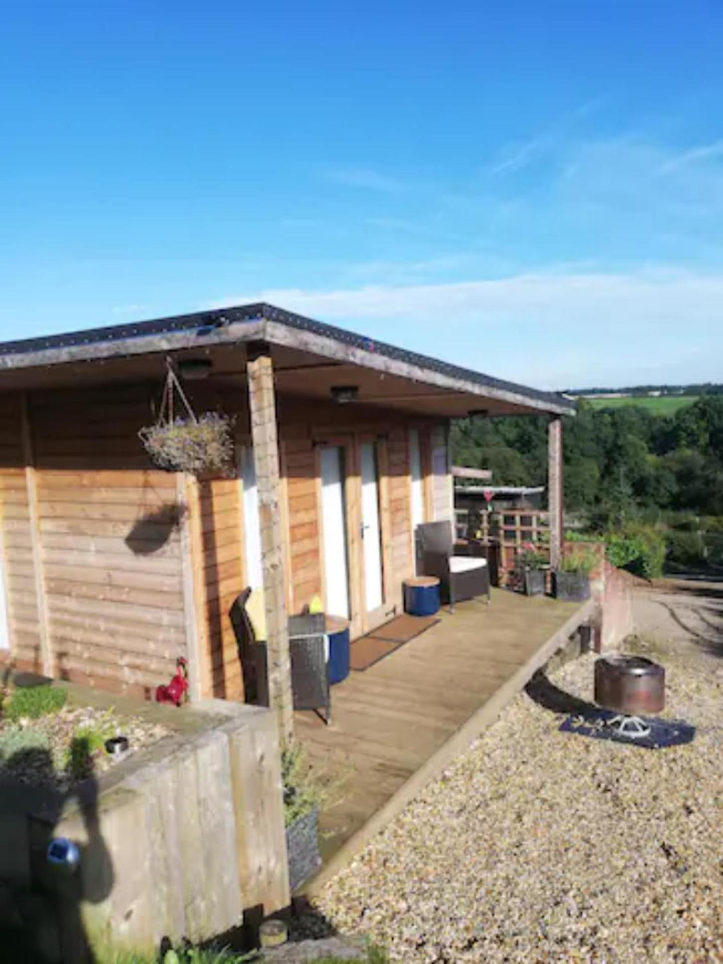 Peaceful Cabin in Skegby -Sleeps2- Fire Pit view 4