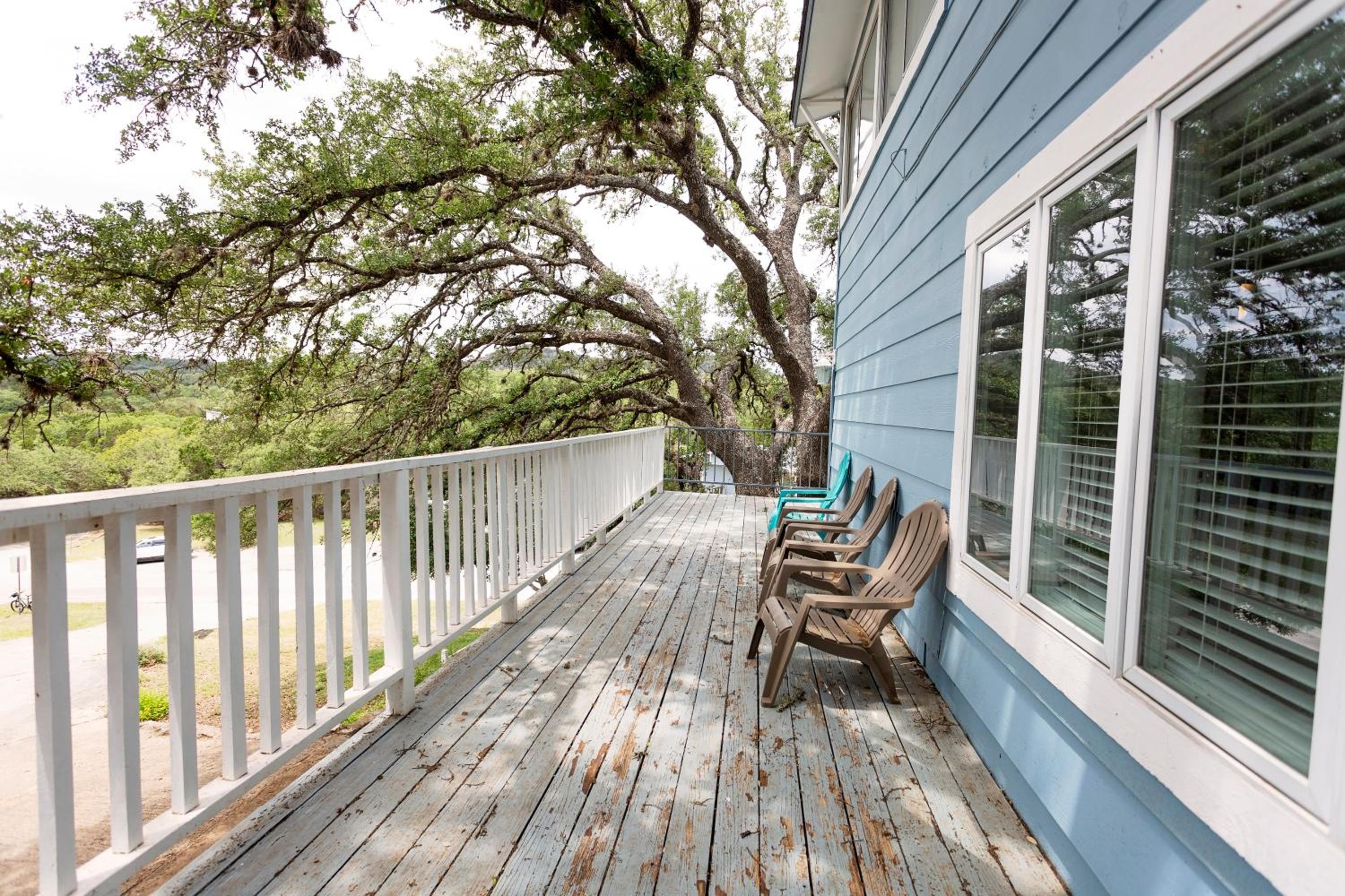 Blues Escape 4000 sqft. A few steps to Canyon Lake view 3