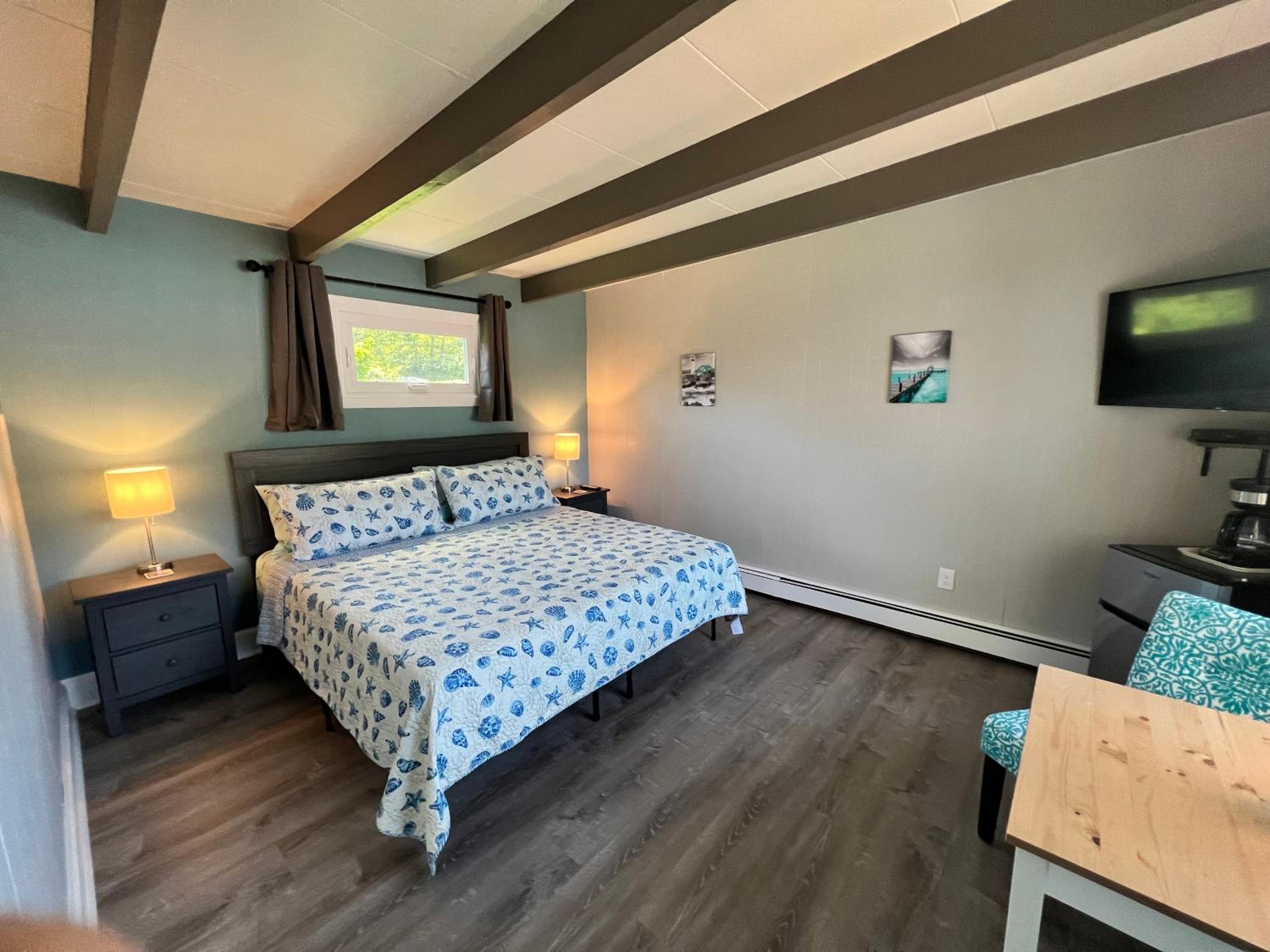 Claddagh Motel & Suites