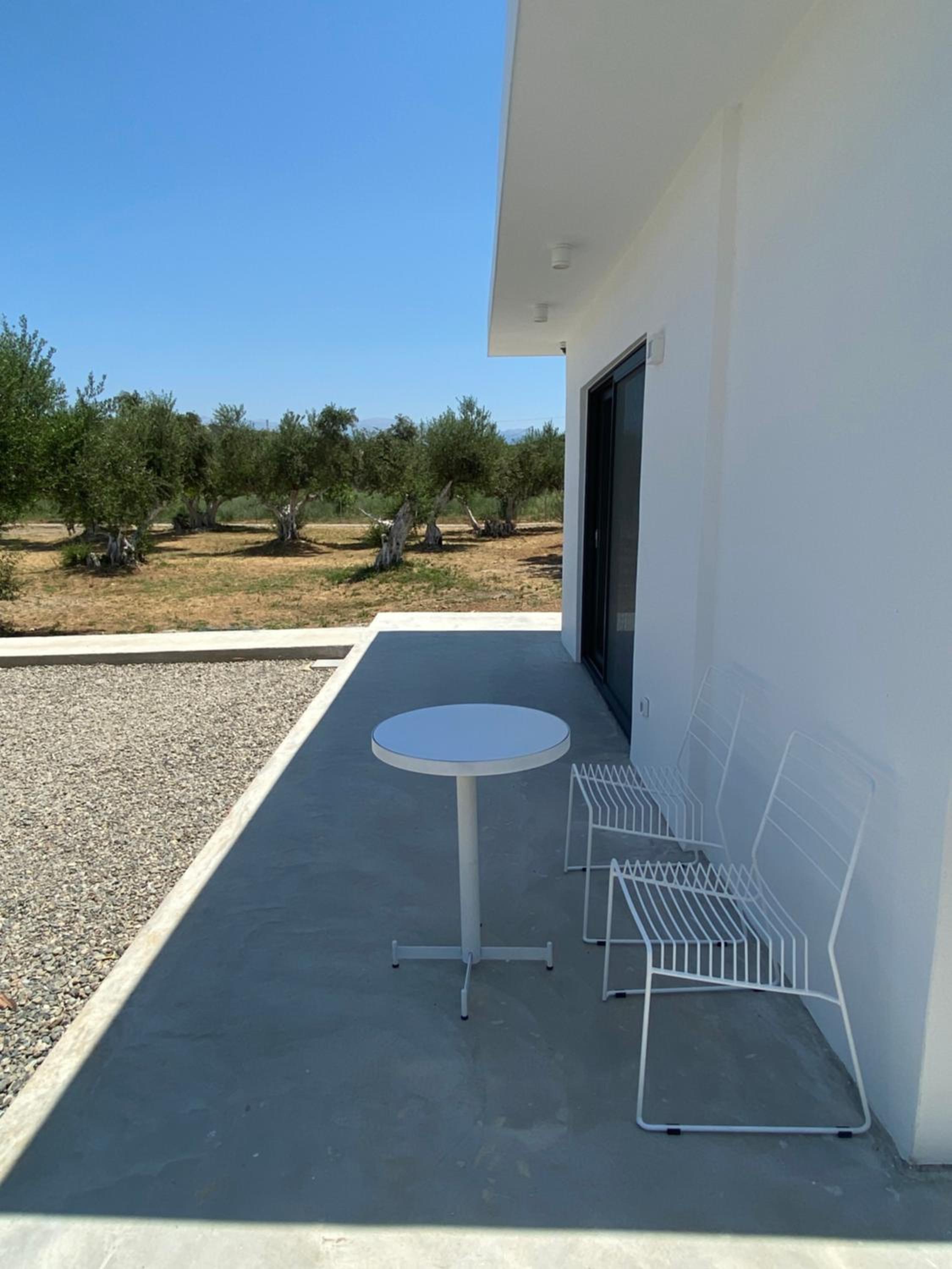Lefko Apartments en Tavronitis