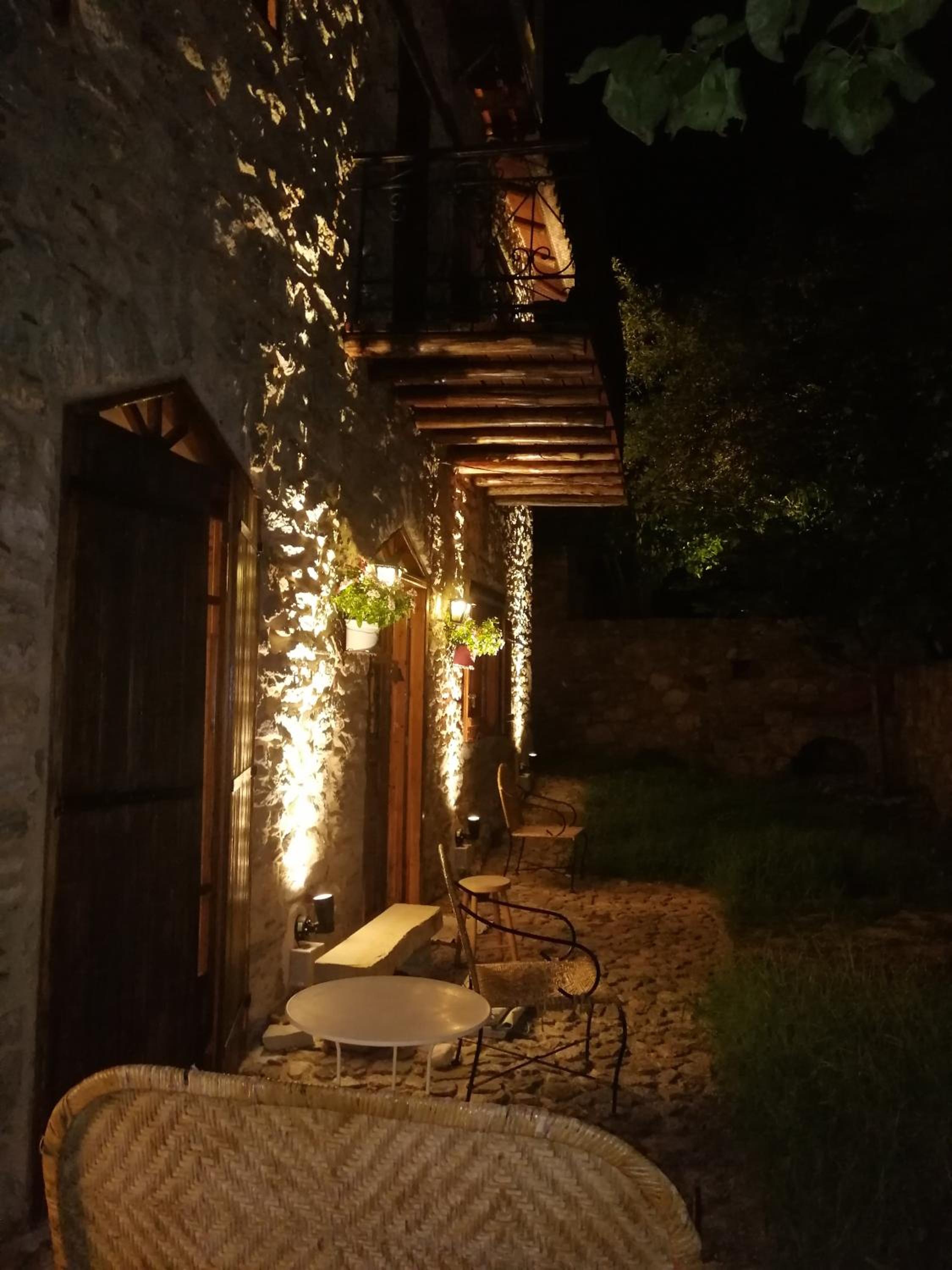 Large Stone Villa with garden. view 4