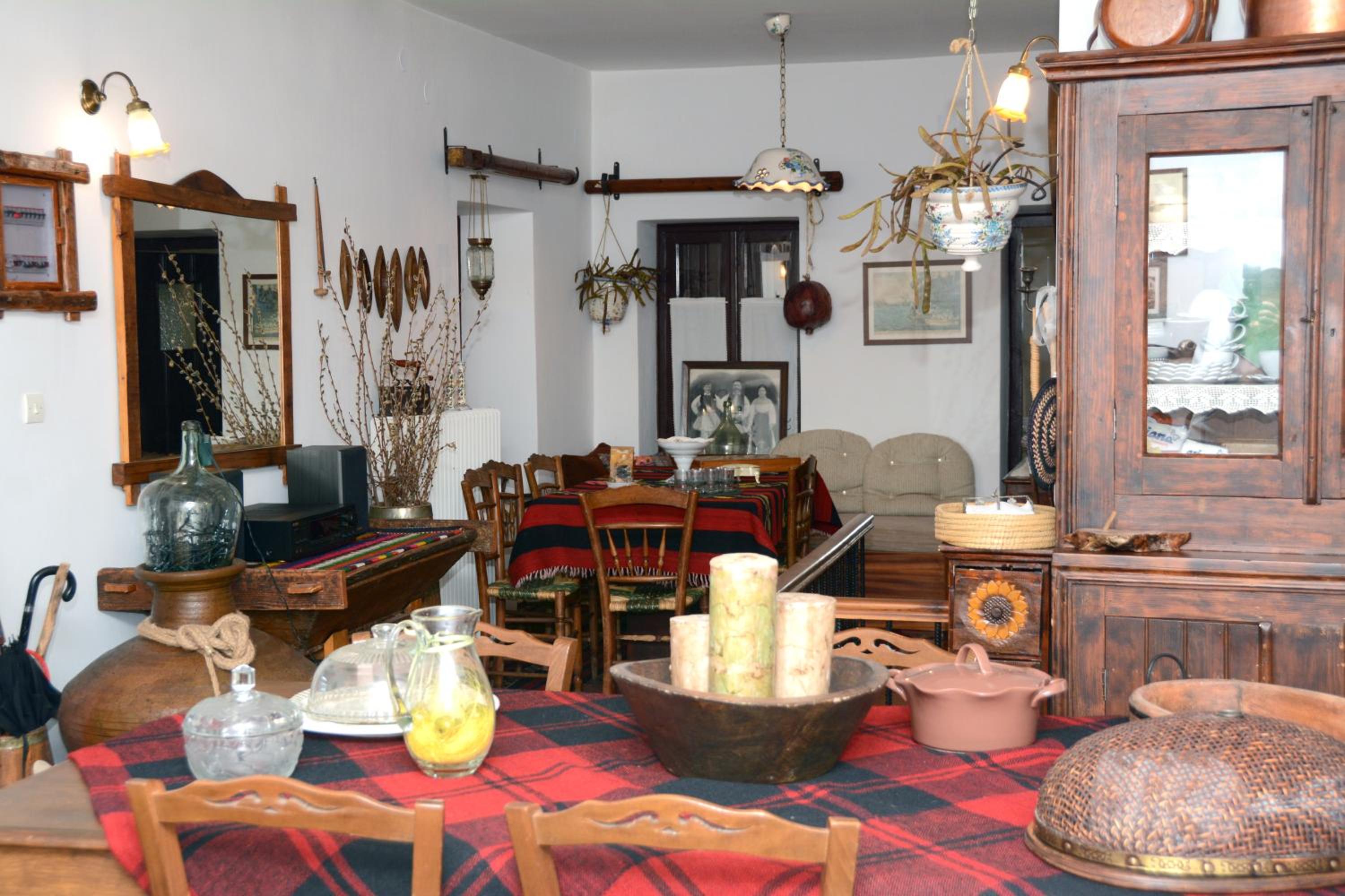 Giorgos' & Noula's Cottage in Desfina village- near Delphi