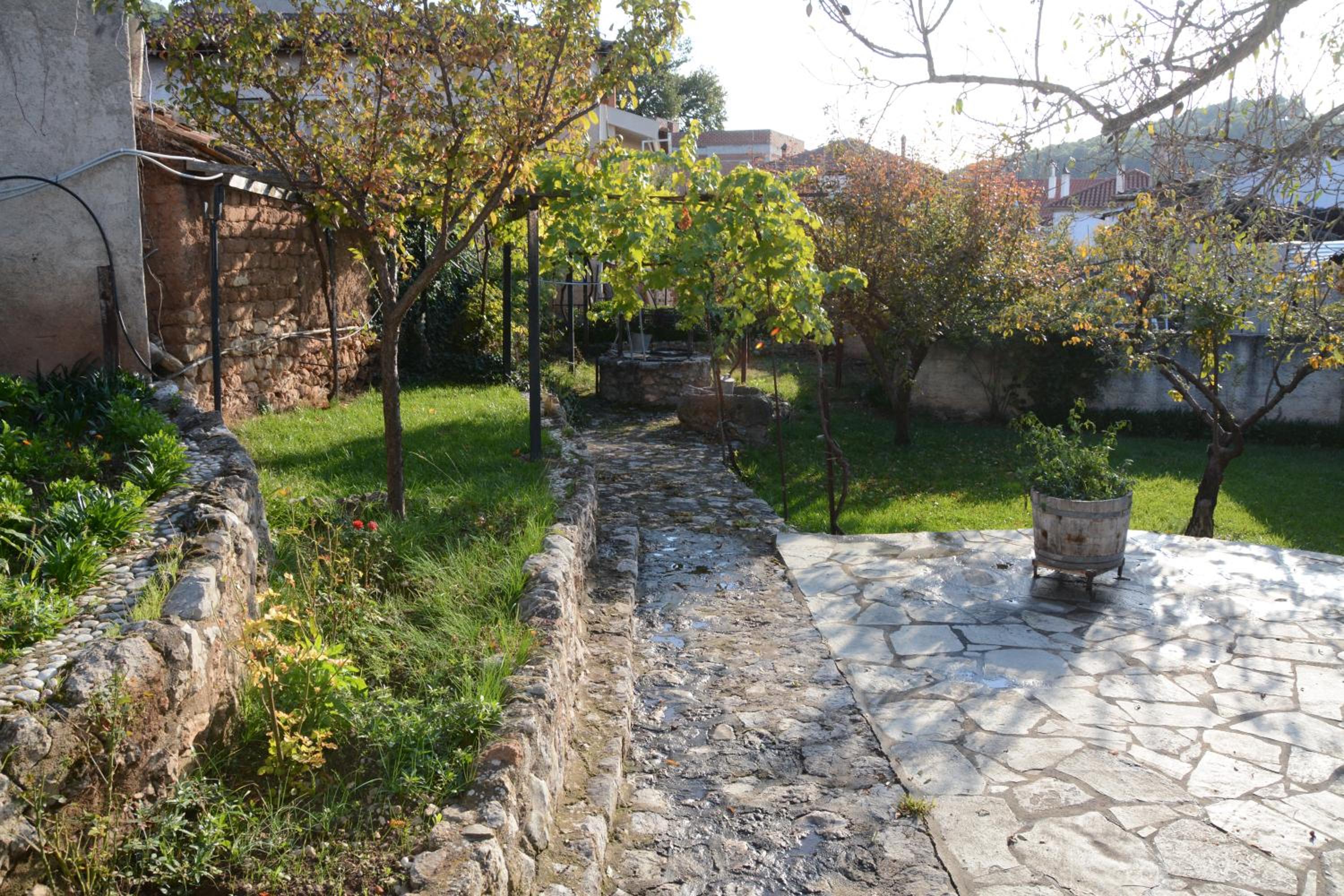 Giorgos' & Noula's Cottage in Desfina village- near Delphi