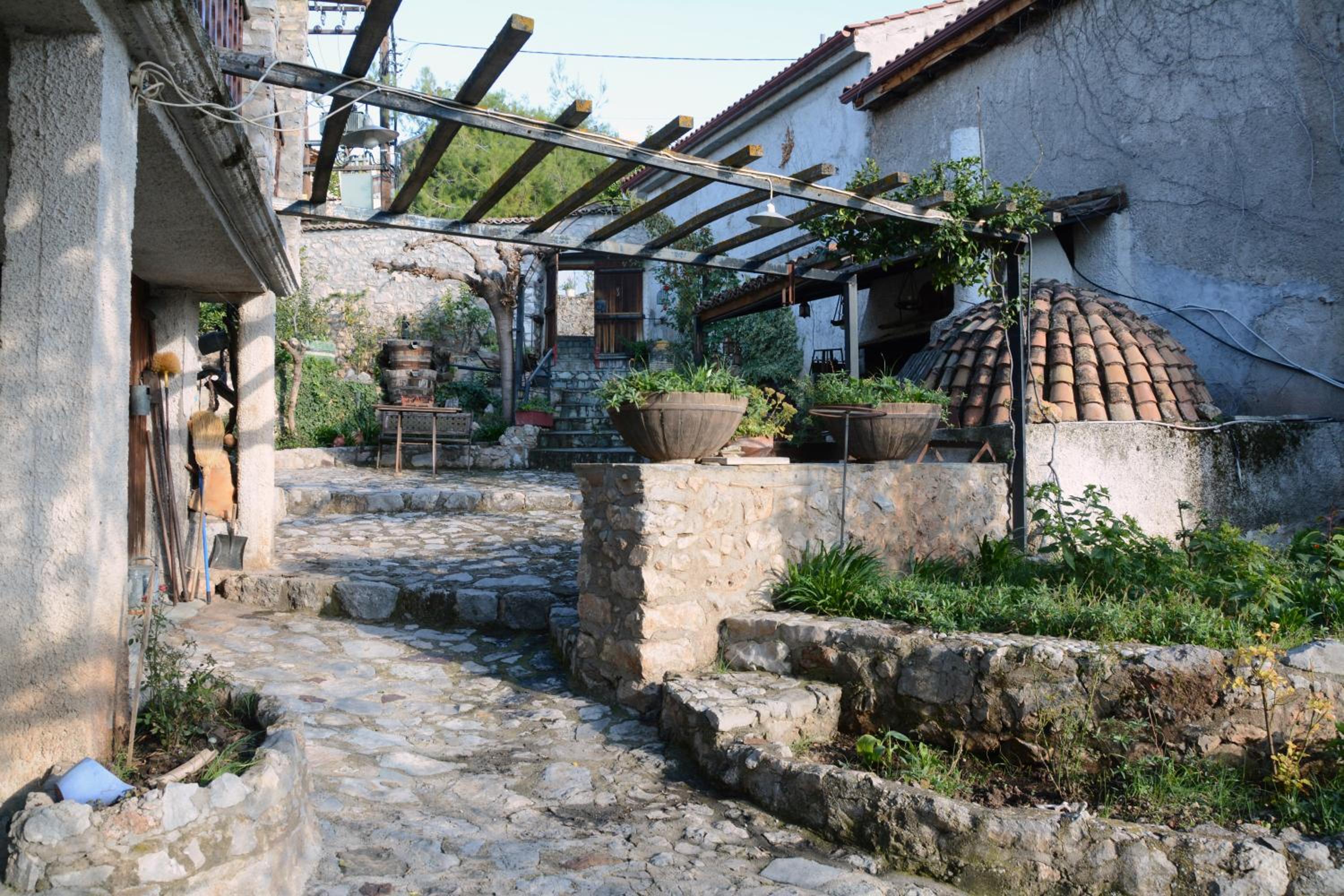 Giorgos' & Noula's Cottage in Desfina village- near Delphi