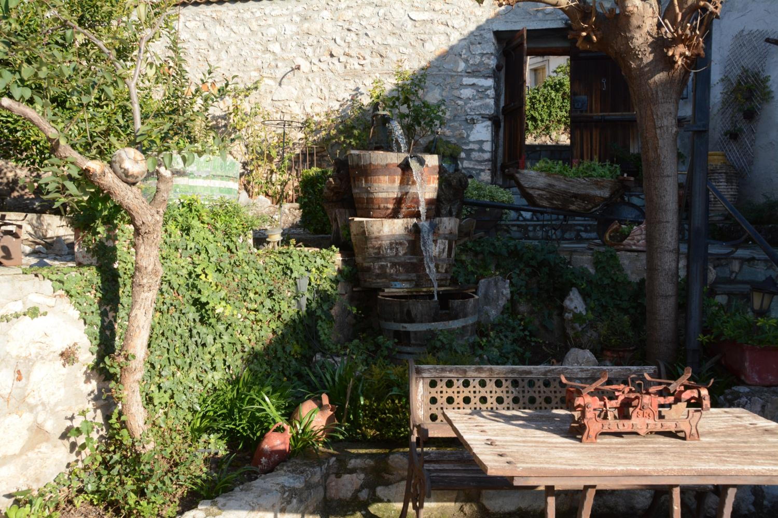Giorgos' & Noula's Cottage in Desfina village- near Delphi