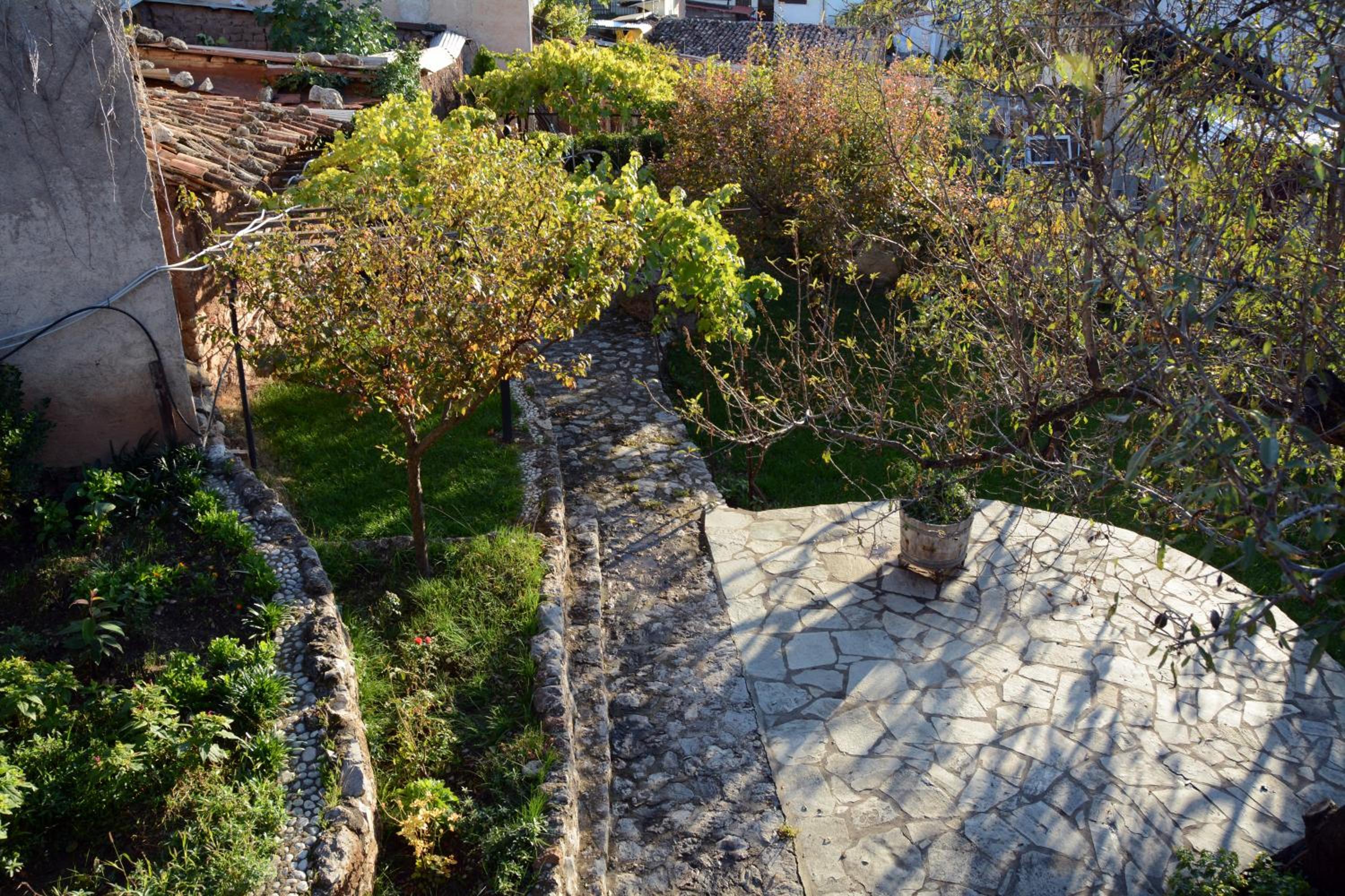 Photo 33
