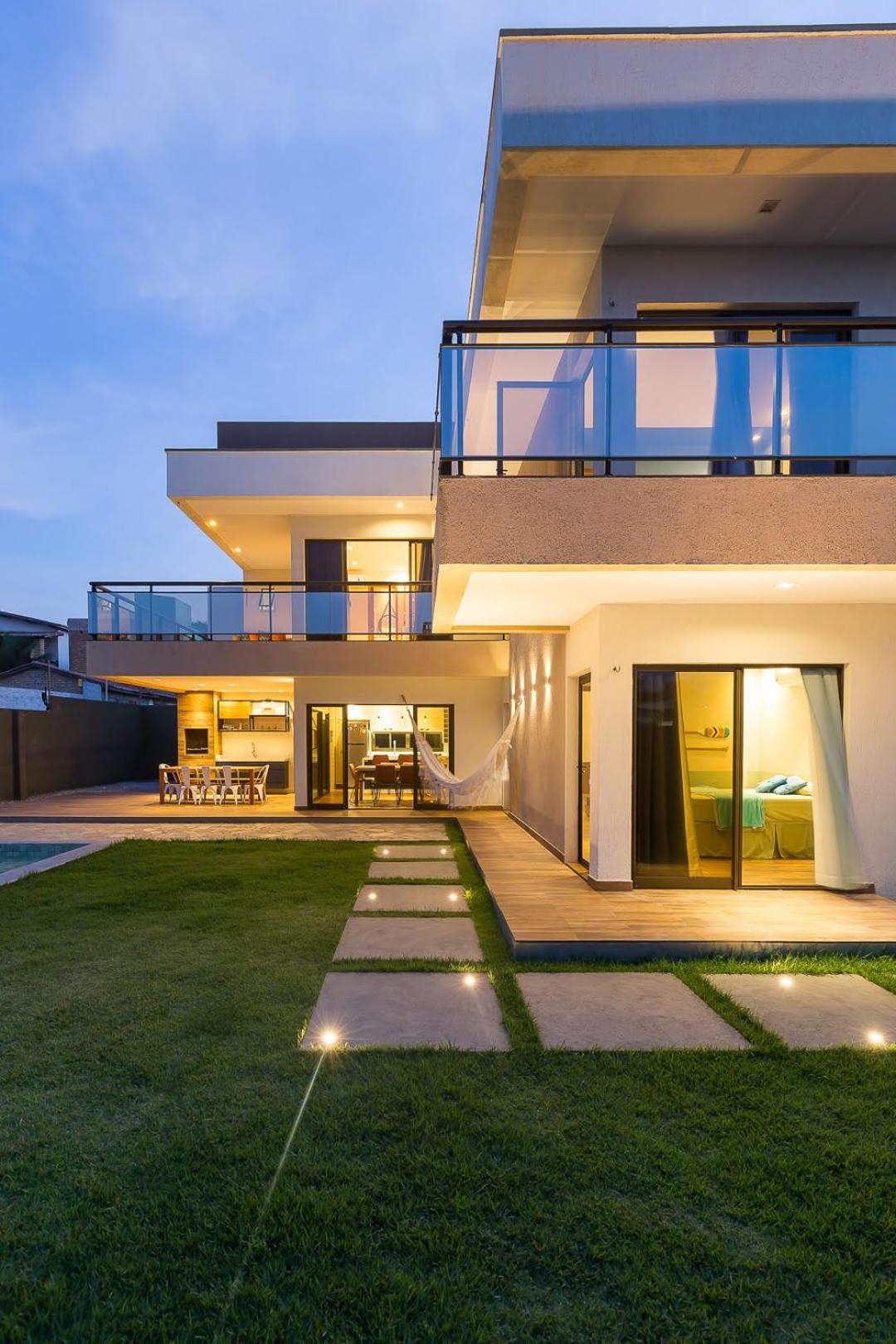 LUXURIOUS NEW HOUSE, UNFORGETABLE EXPERIENCE.