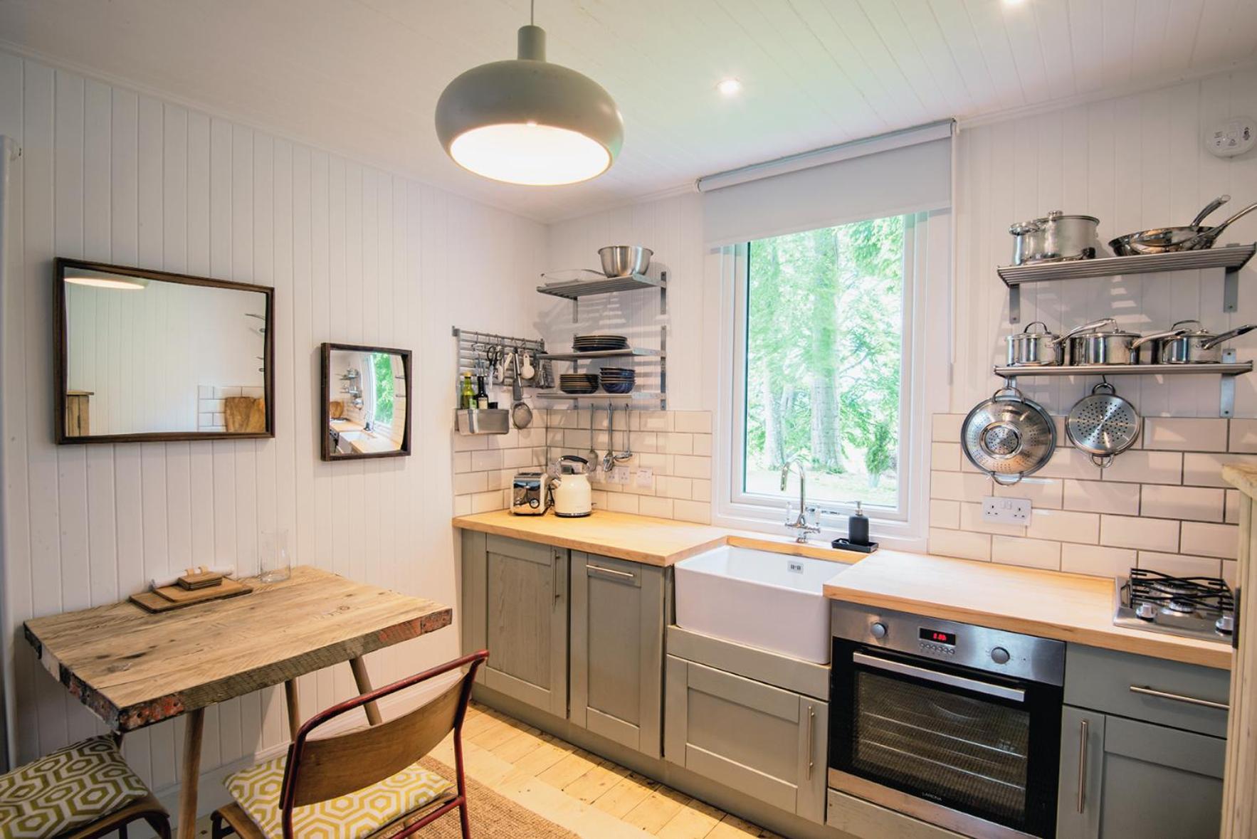 Tin Cabin in peaceful Angus glen view 5