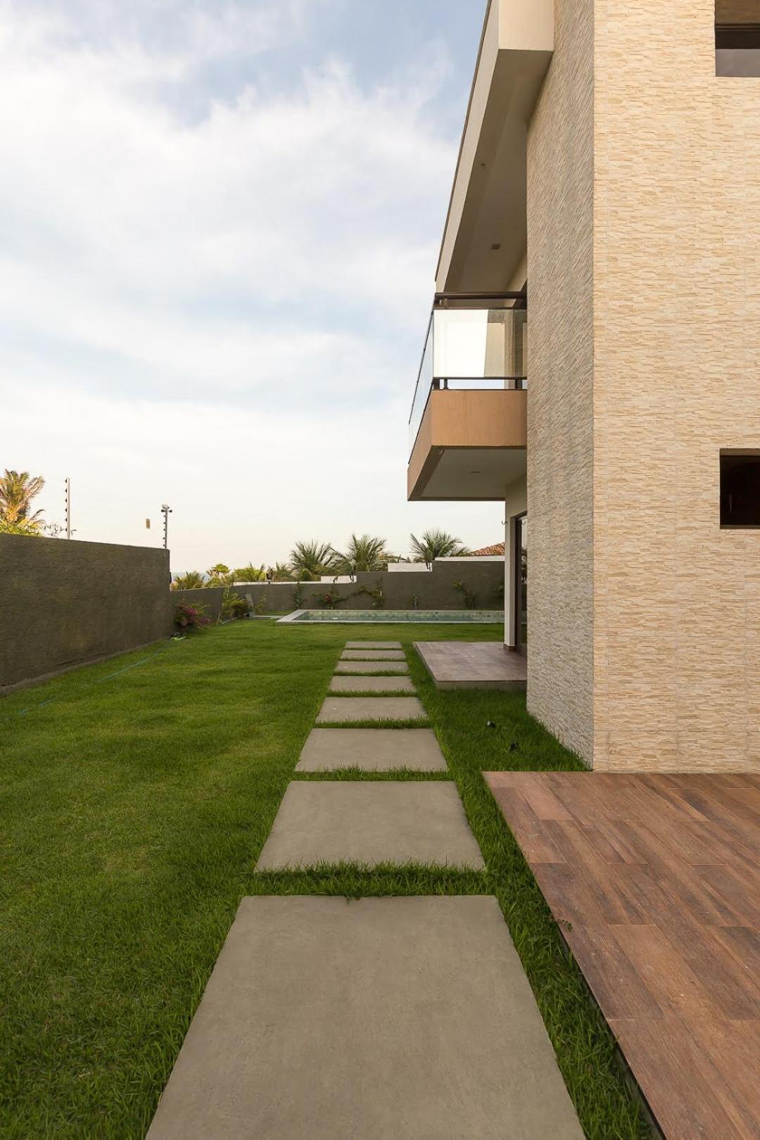LUXURIOUS NEW HOUSE, UNFORGETABLE EXPERIENCE.