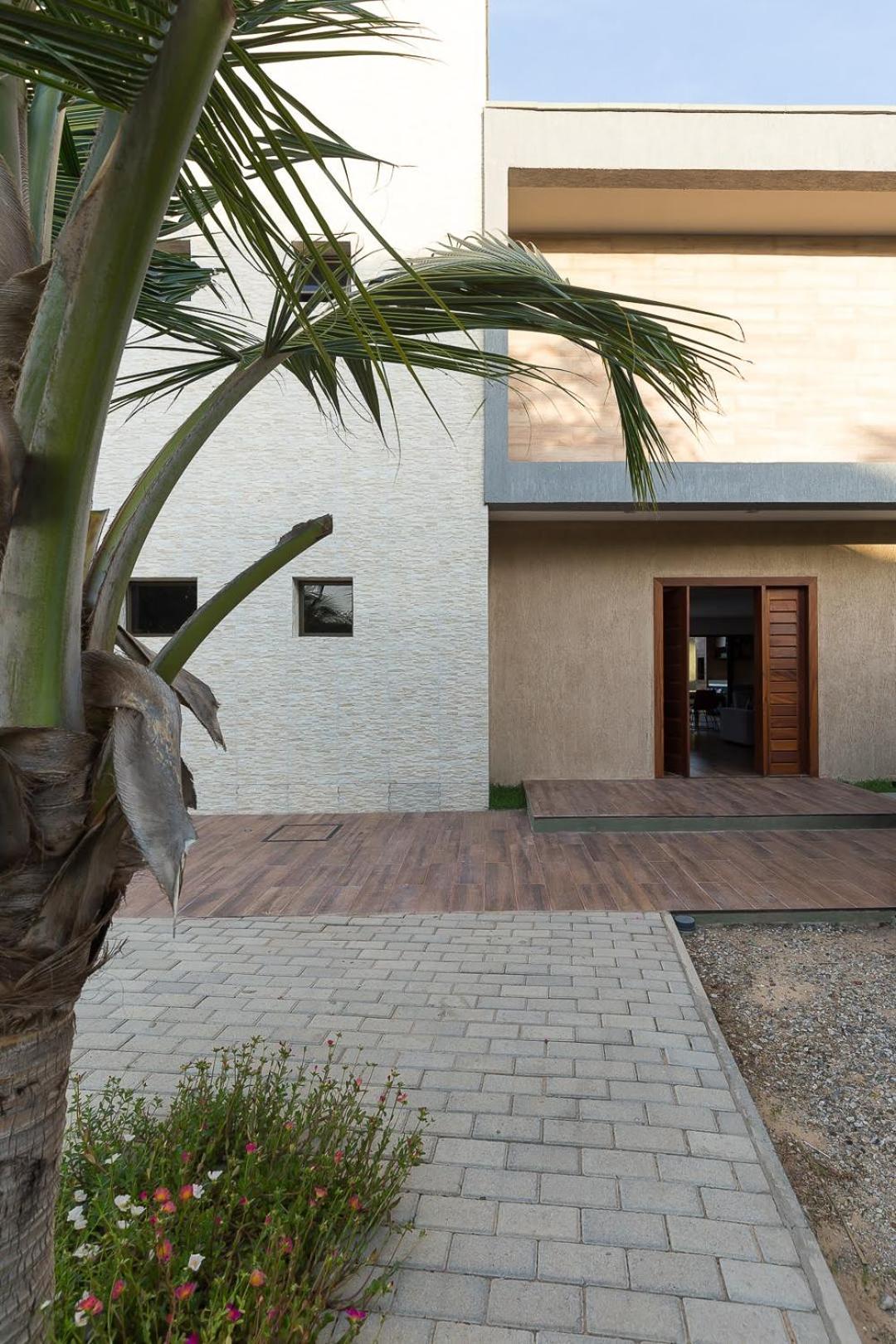 LUXURIOUS NEW HOUSE, UNFORGETABLE EXPERIENCE.