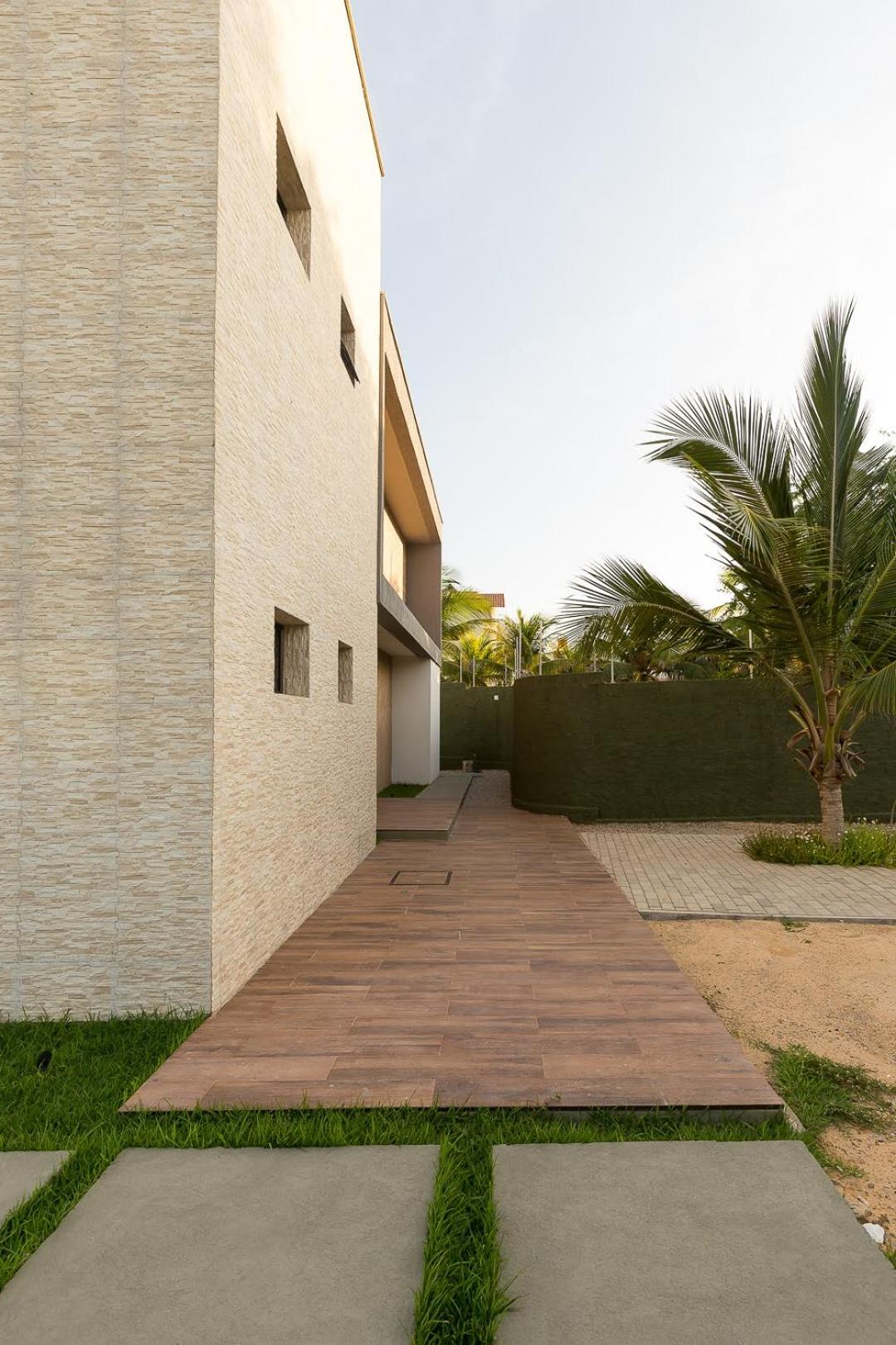 LUXURIOUS NEW HOUSE, UNFORGETABLE EXPERIENCE.