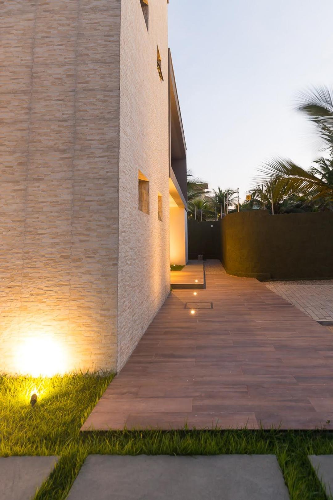 LUXURIOUS NEW HOUSE, UNFORGETABLE EXPERIENCE.