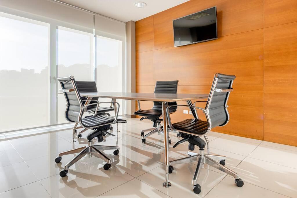 New & Modern APT - 100 MBPS 15 min from airport