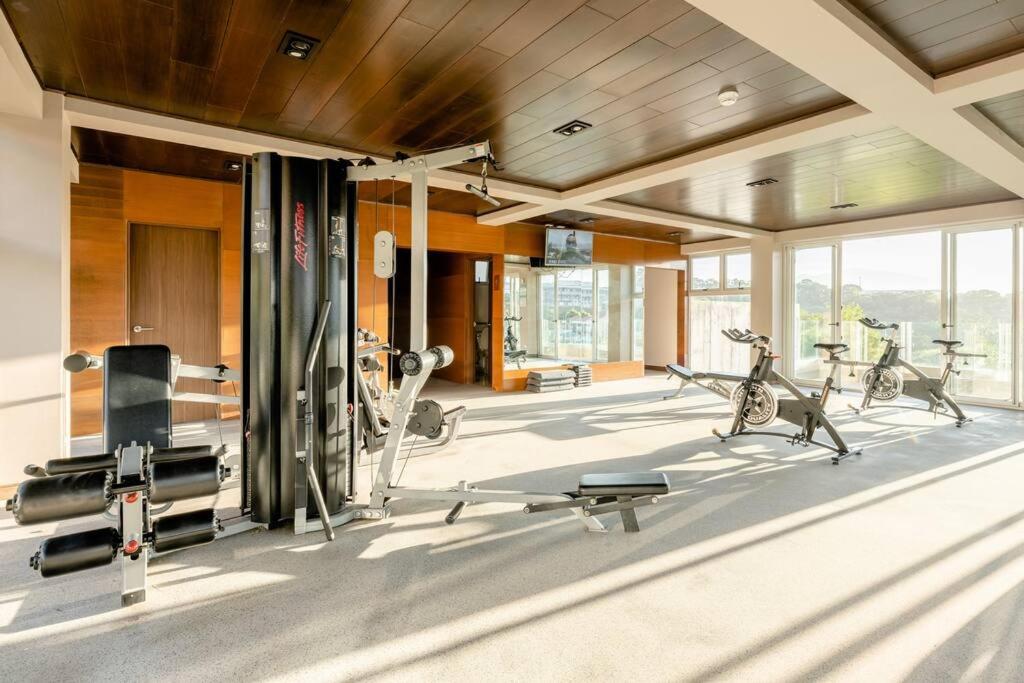 New & Modern APT - 100 MBPS 15 min from airport