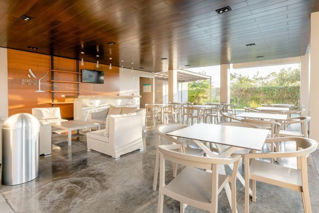 New & Modern APT - 100 MBPS 15 min from airport