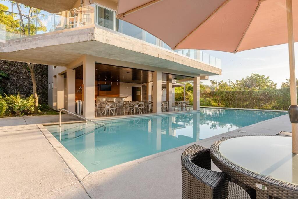 New & Modern APT - 100 MBPS 15 min from airport