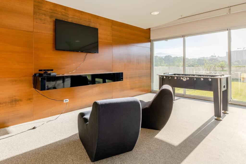 New & Modern APT - 100 MBPS 15 min from airport