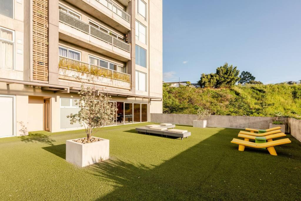 New & Modern APT - 100 MBPS 15 min from airport