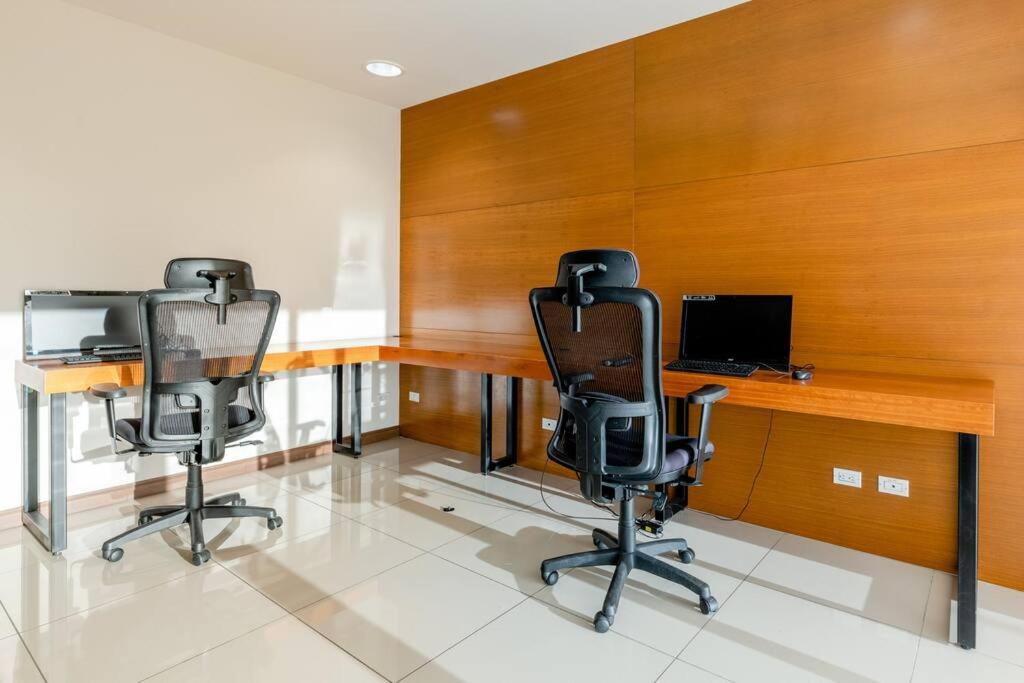 New & Modern APT - 100 MBPS 15 min from airport