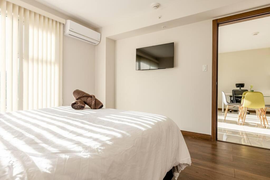New & Modern APT - 100 MBPS 15 min from airport