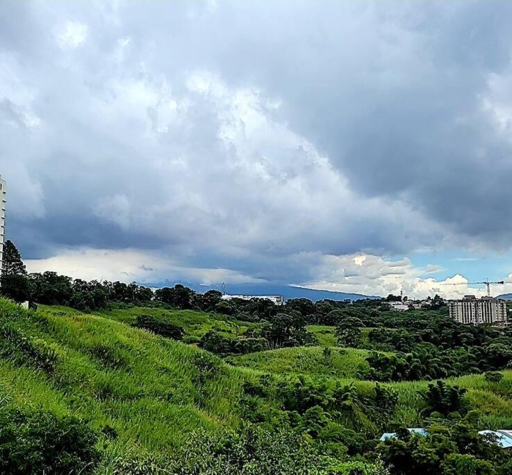 New & Modern APT - 100 MBPS 15 min from airport
