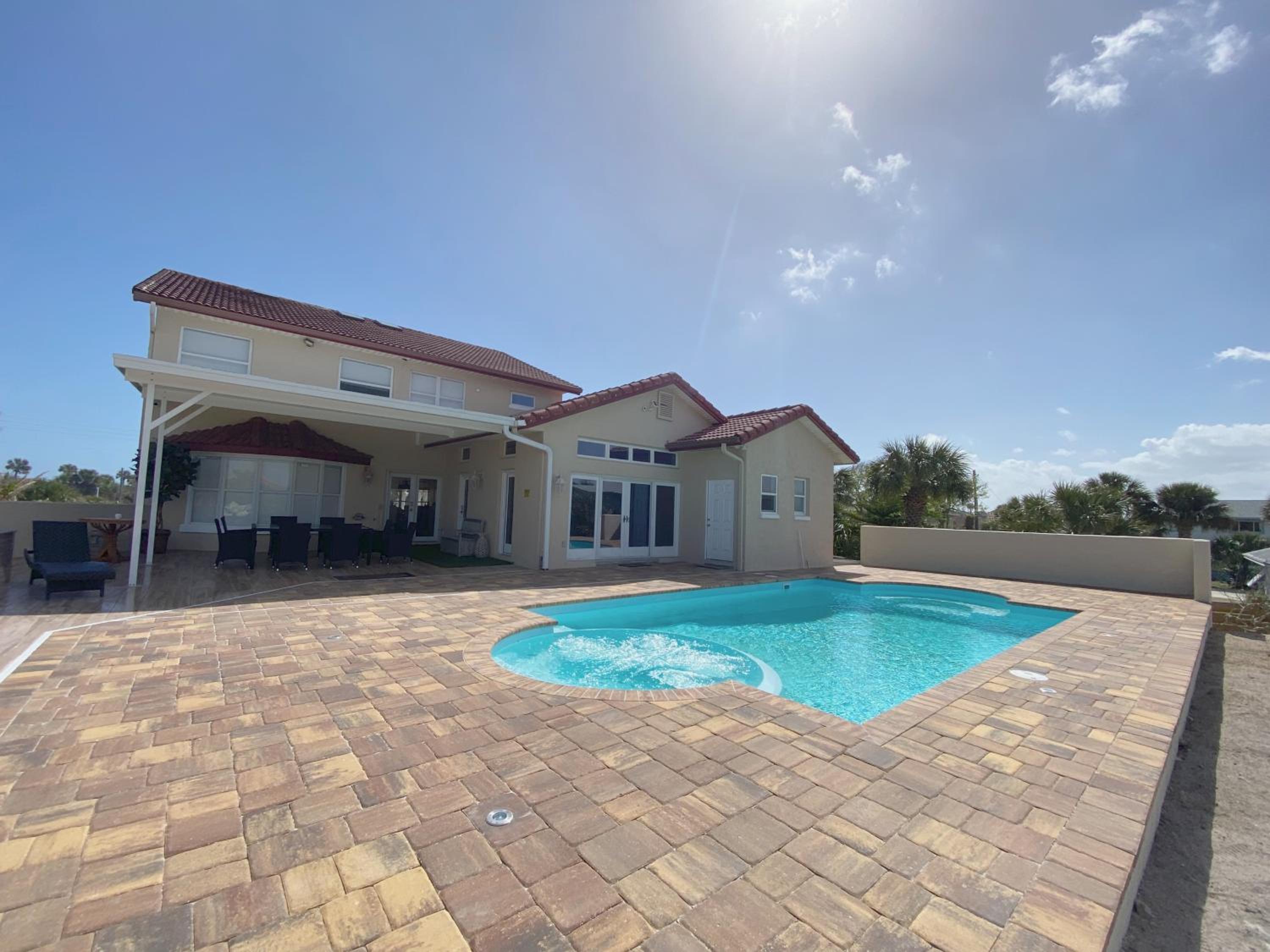 Castle, pvt pool, hot tub, beach, mini-golf, dock, fishing, ping pong view 3