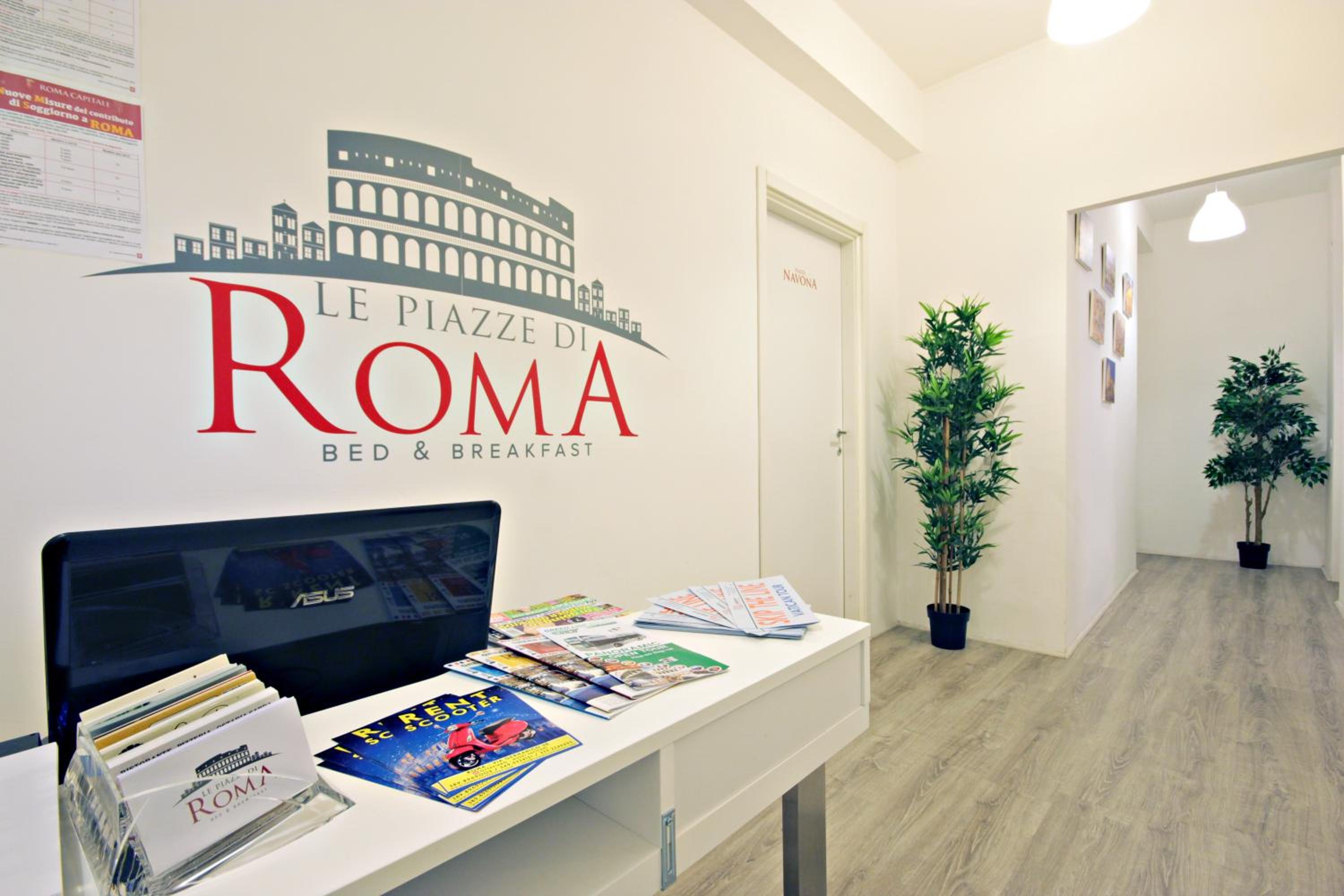 Le Piazze Di Roma