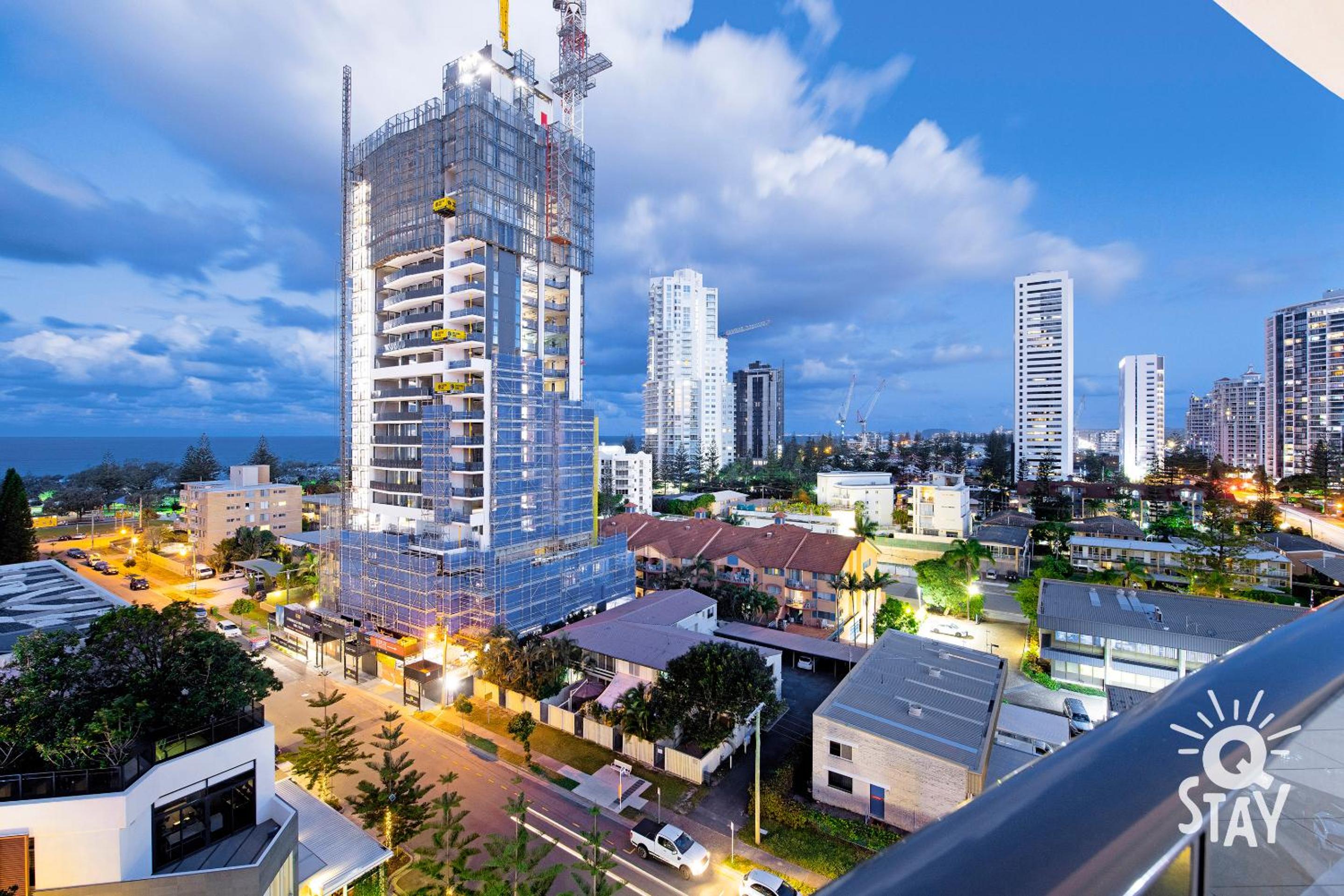 Oracle Broadbeach MID WEEK MADNESS DEAL - Q Stay