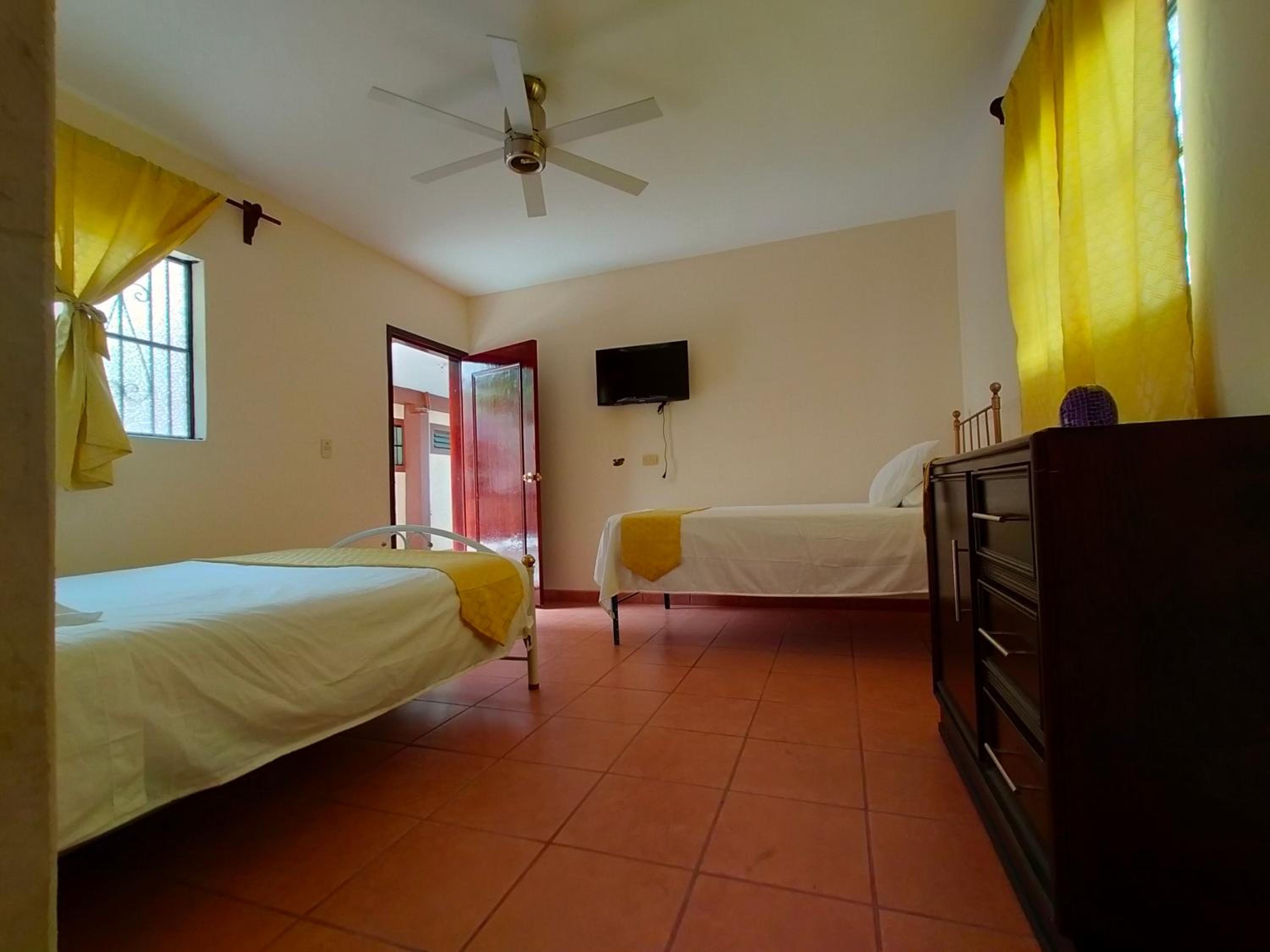 Hotel Casa MEXH Dolores - Image 1