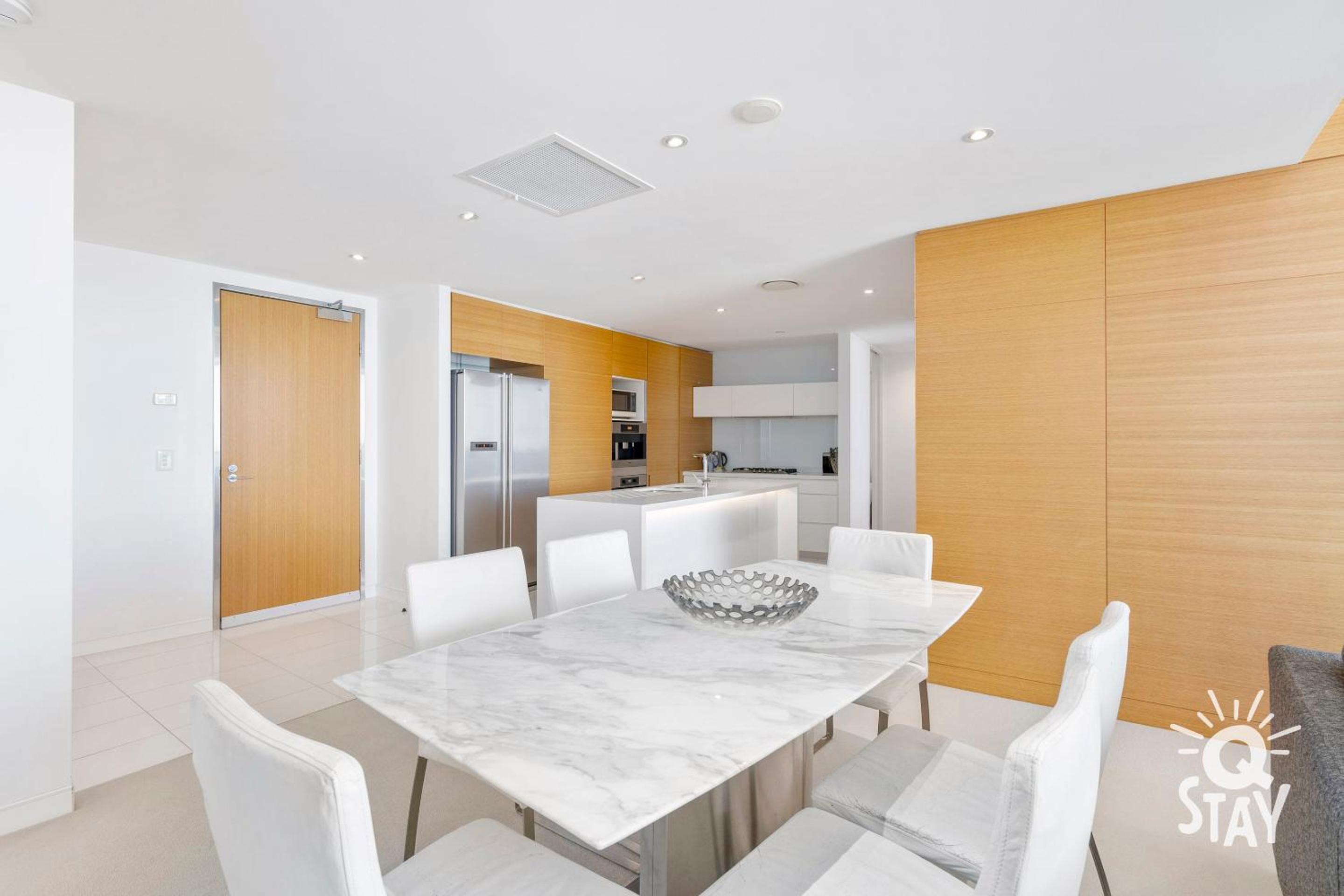 Oracle Broadbeach MID WEEK MADNESS DEAL - Q Stay