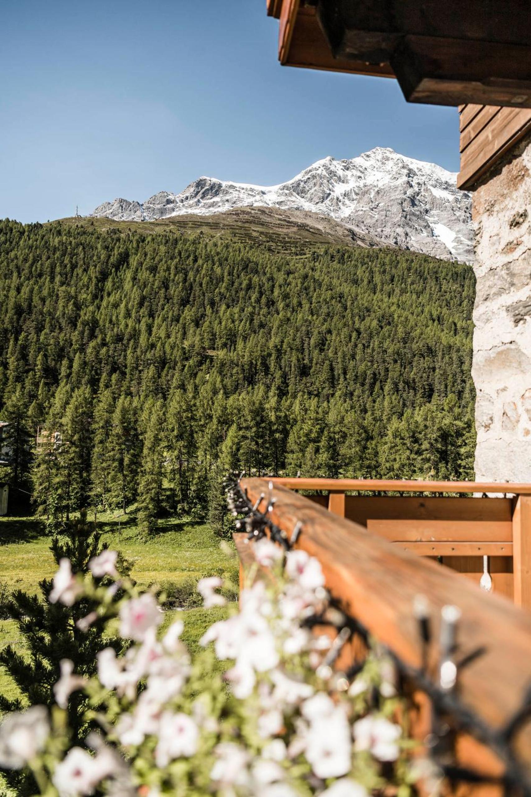 Glacier Rock guesthouse view 2