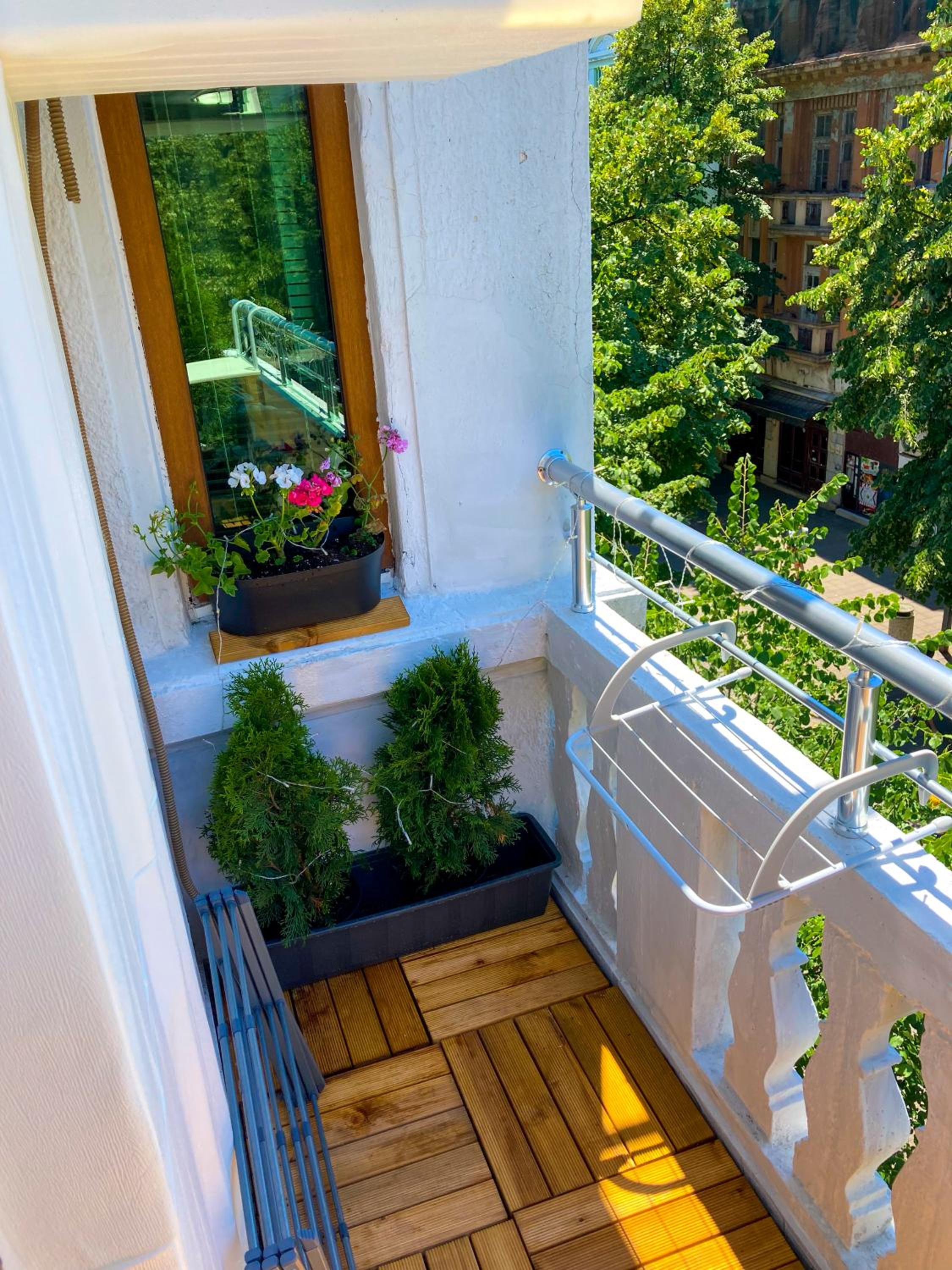 Two Bedroom Apartment - Alexandrovska - Top Location - Central Bus, Train and Marine Stations, next to Sea Garden and Beach