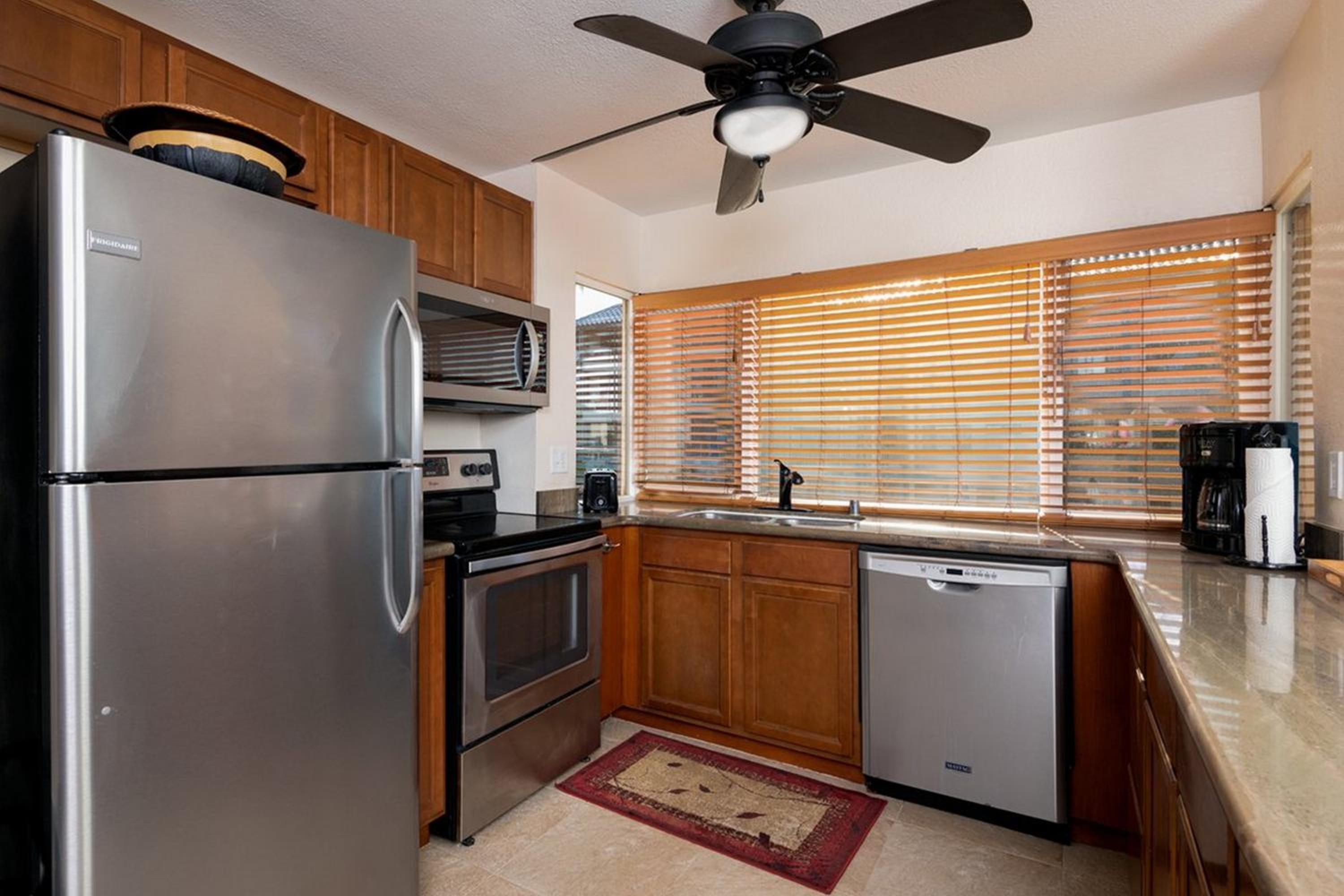 New! Kona Reef Resort Oceanfront 2 Bdrm, 2 Bath D-11 Right on the Ocean! Casago Kona view 3