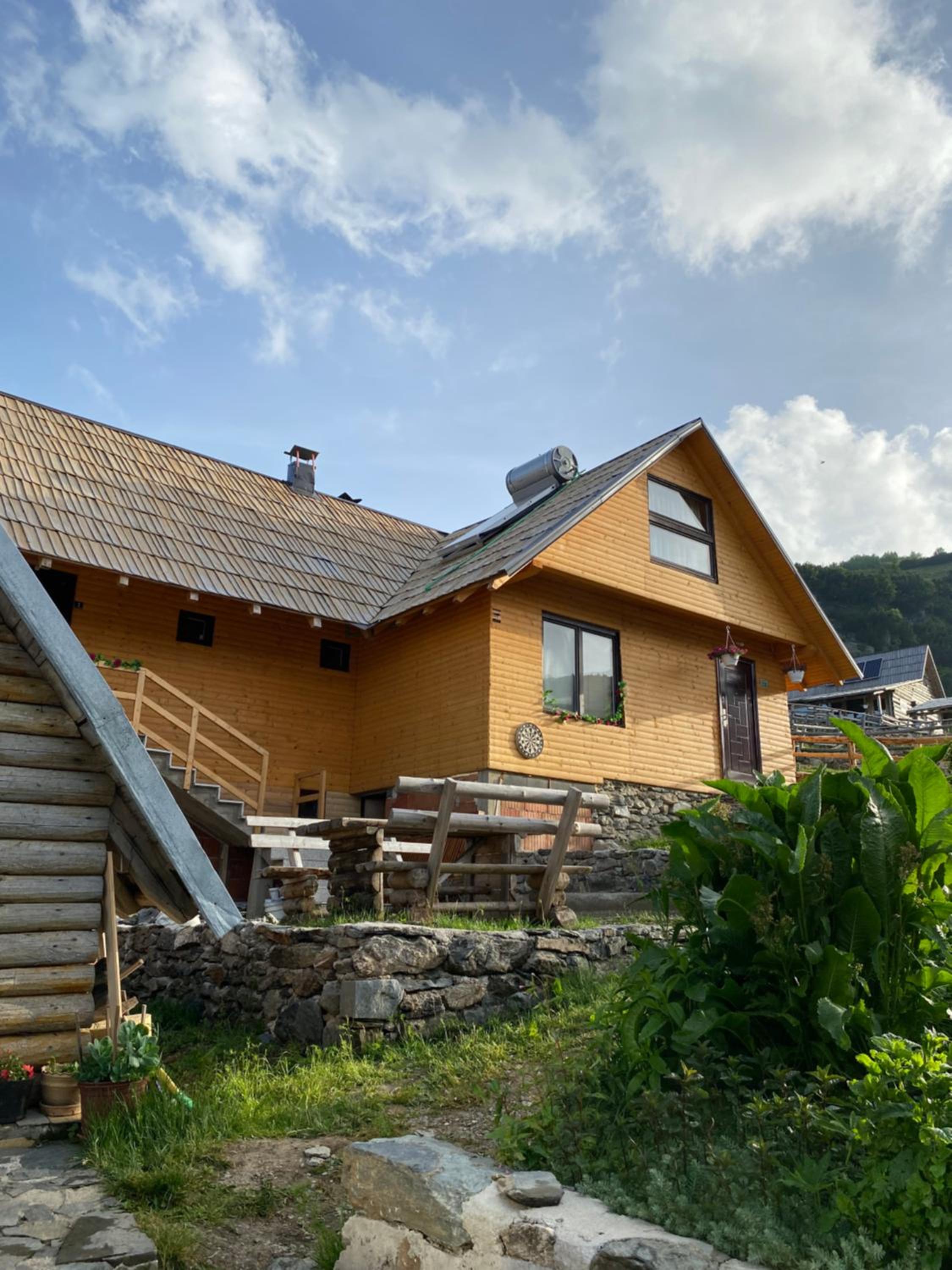 Prokoško jezero Zlatna koliba view 4