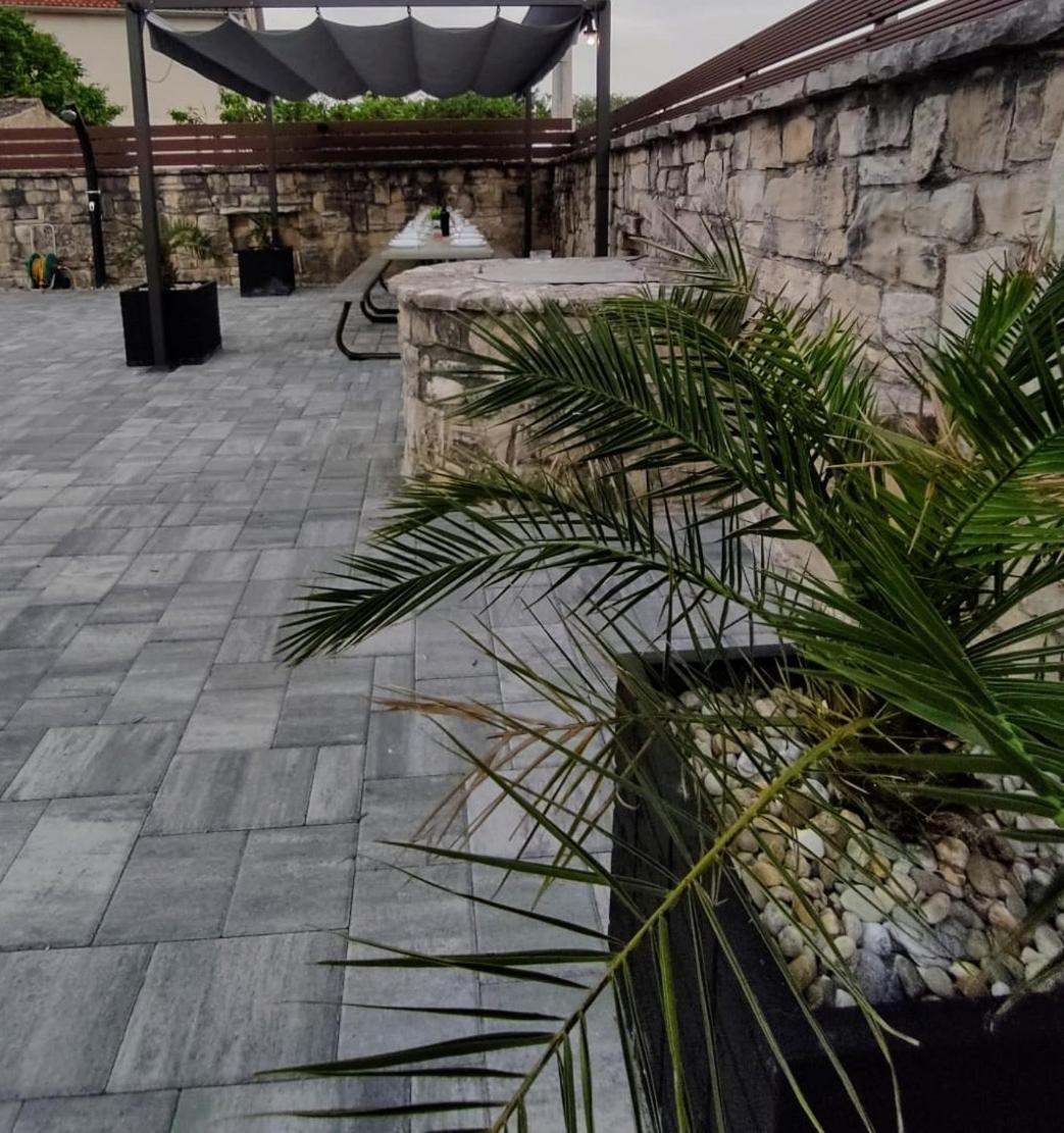 POOL HOUSE MARO view 3