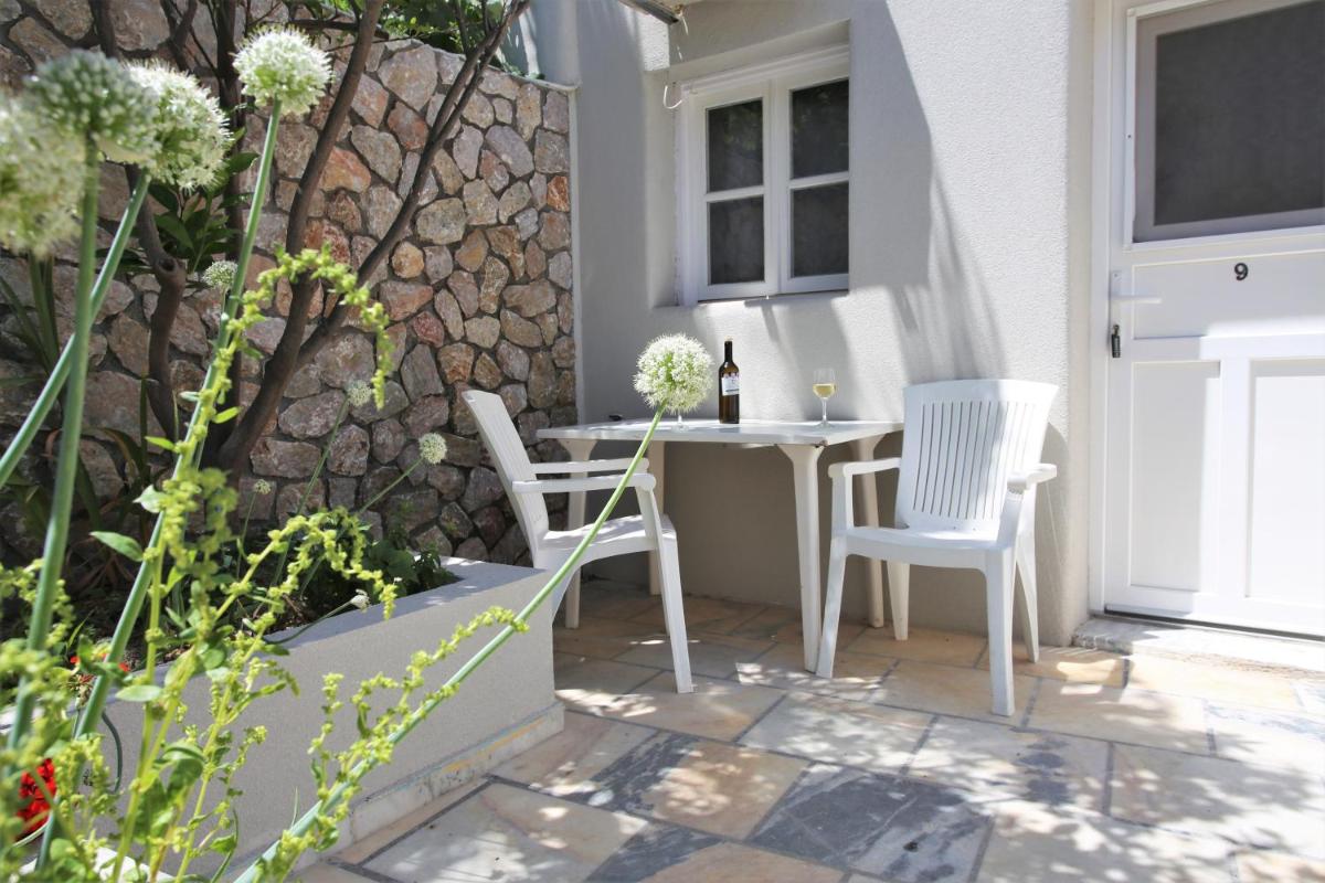 outdoor BBQ area