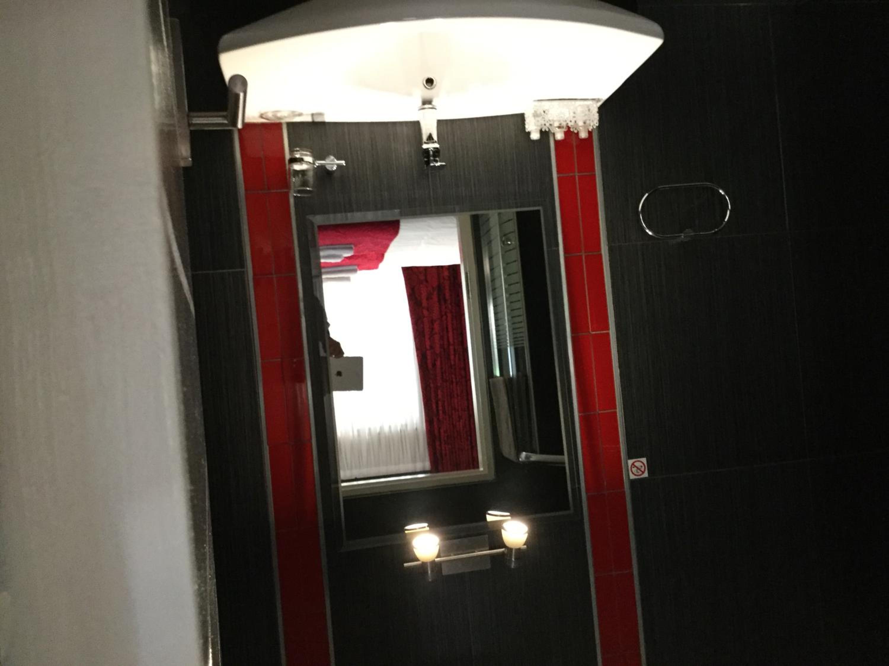 Goodey's Guesthouse view 5
