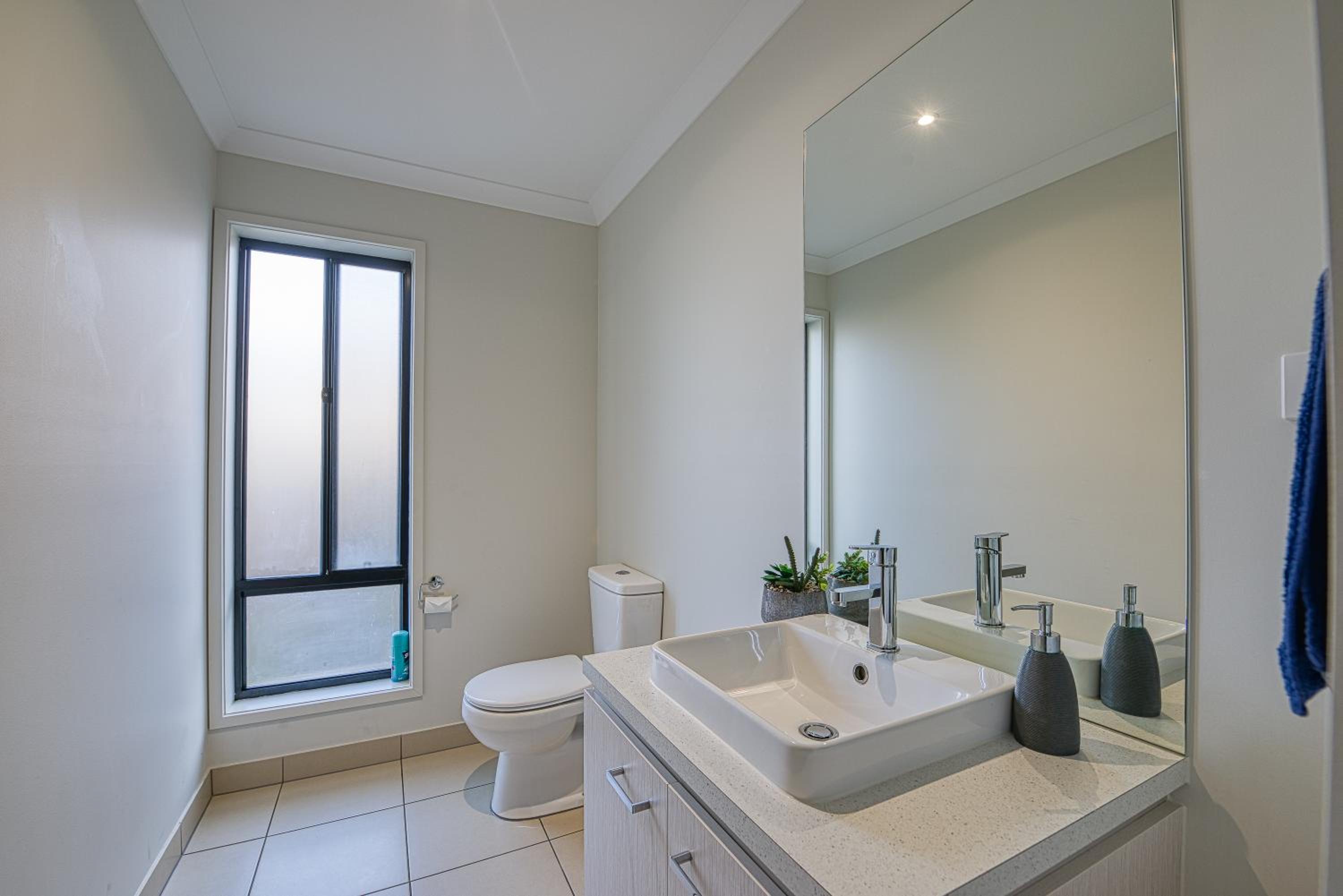 Seabreeze Haven -Wifi, Netflix, pet friendly beach house