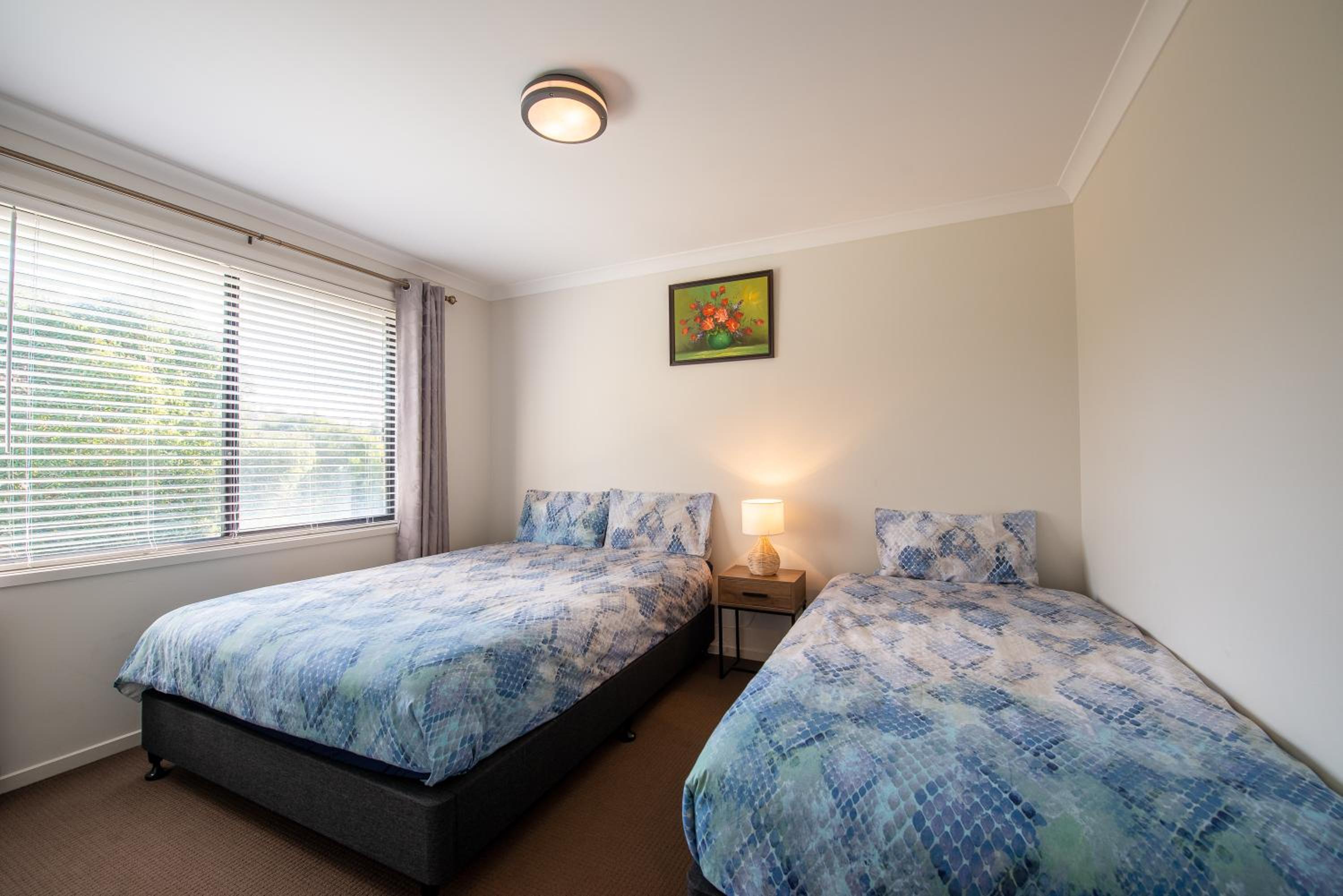Seabreeze Haven -Wifi, Netflix, pet friendly beach house